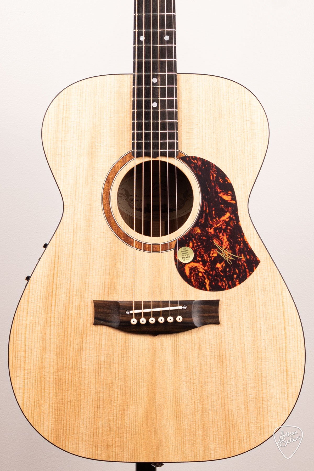 Maton Guitars Solid Road Series SRS-808 - 16793