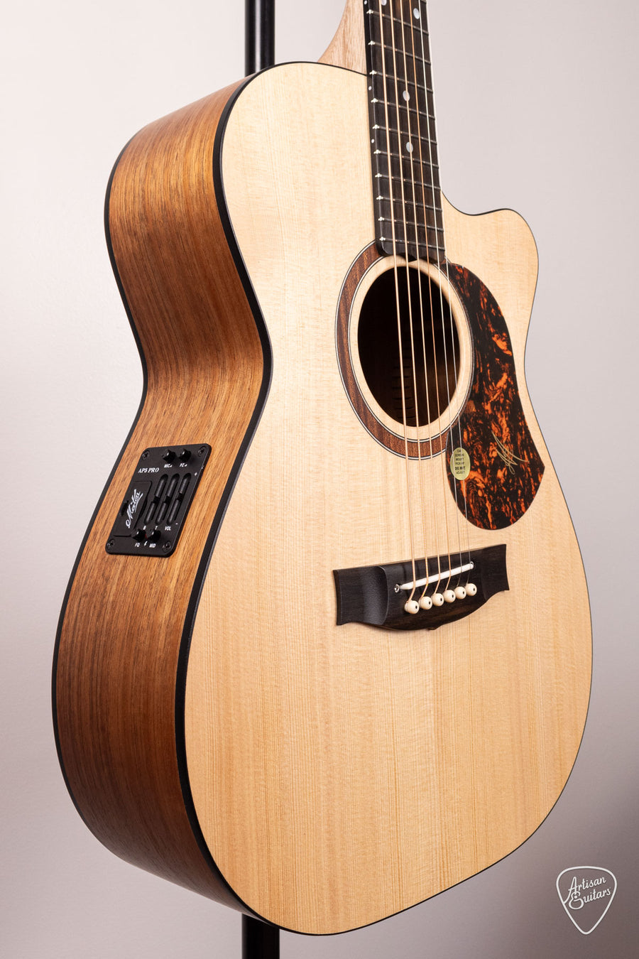 Maton Guitars Solid Road Series SRS-808C - 16719