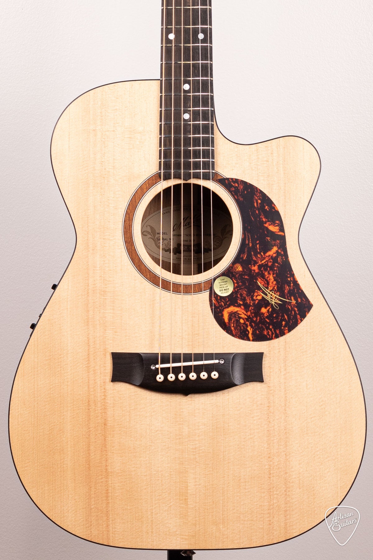Maton Guitars Solid Road Series SRS-808C - 16792