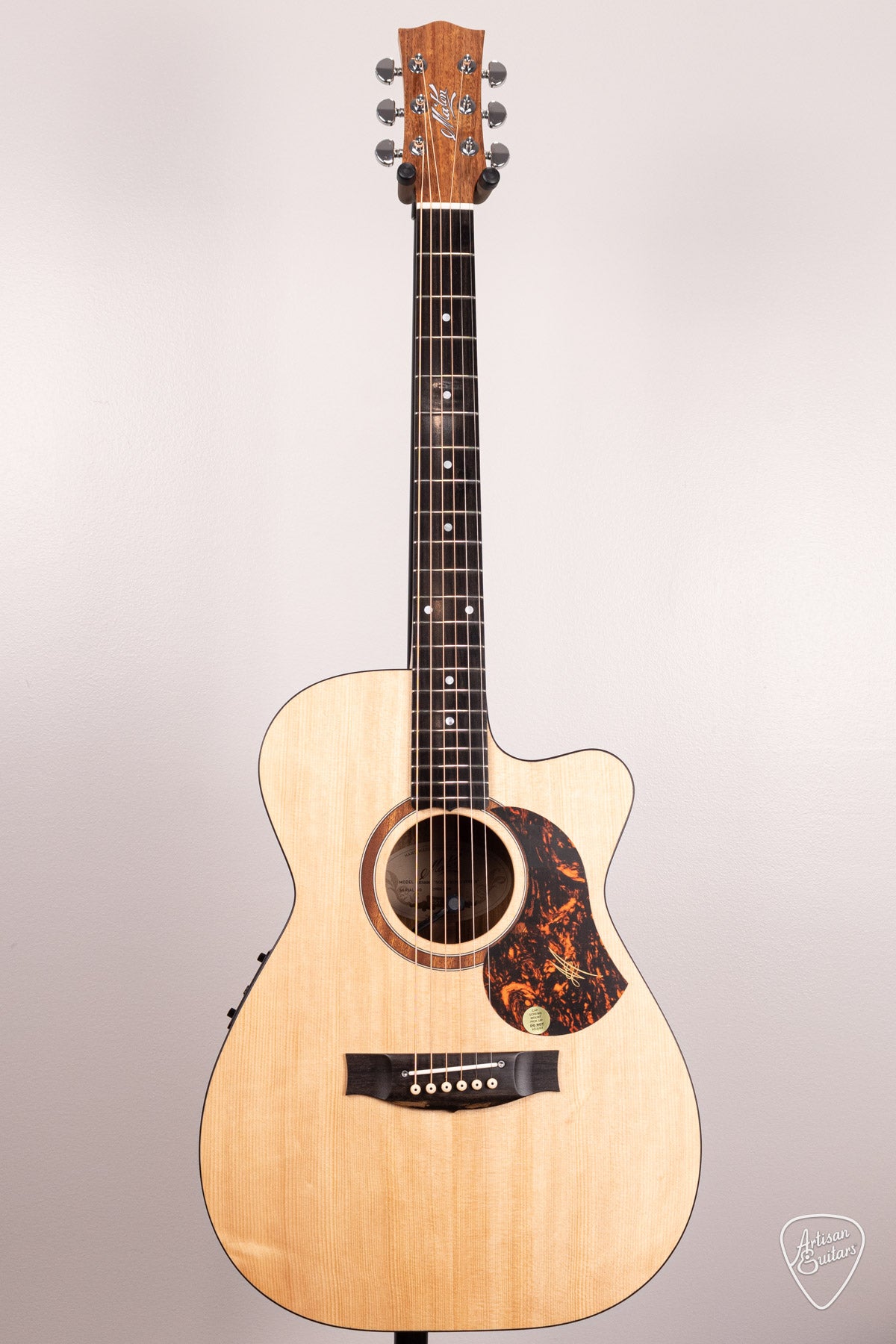 Maton Guitars Solid Road Series SRS-808C - 16879