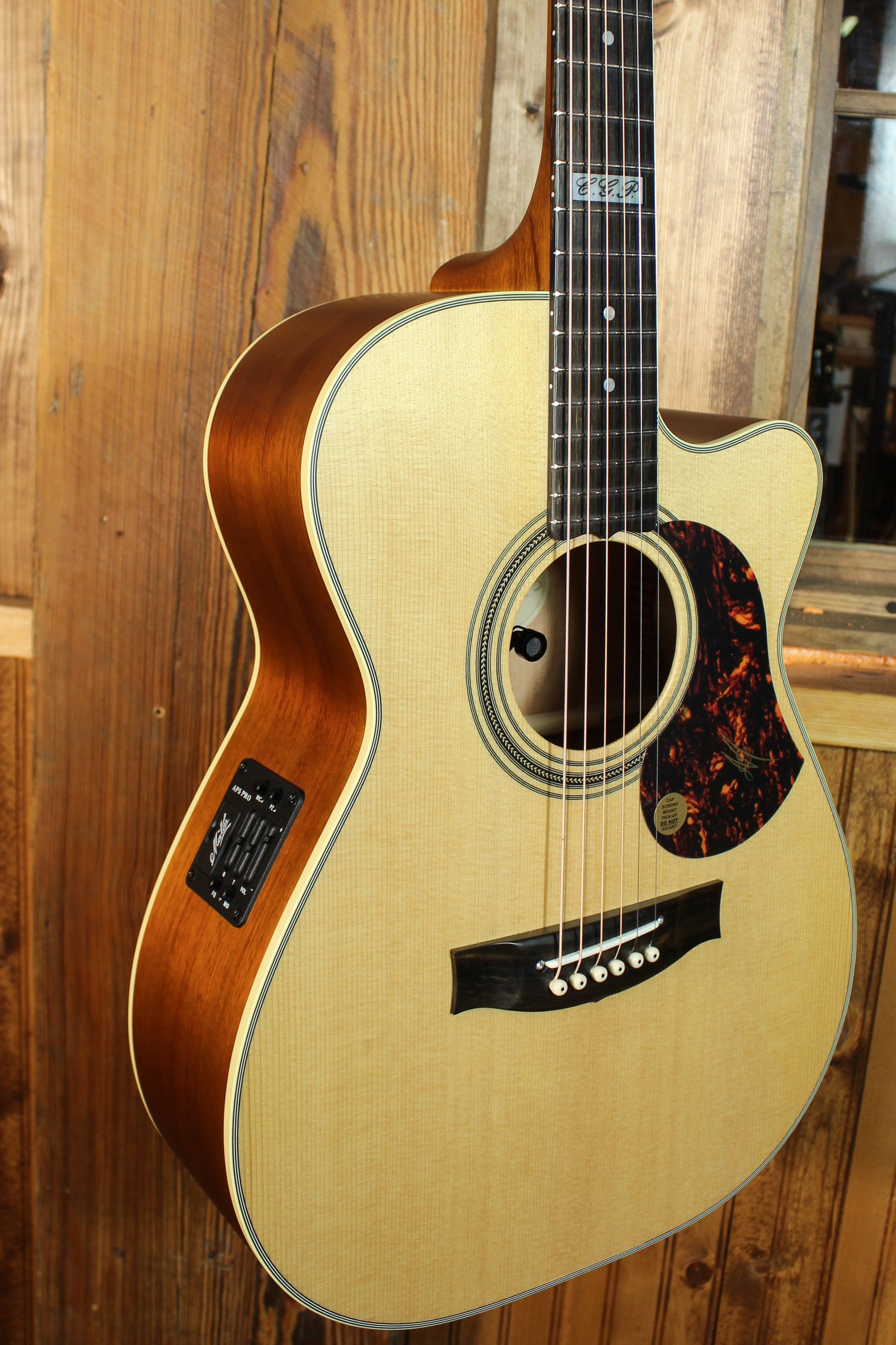 Maton EBG 808C TE Tommy Emmanuel Signature Guitar Cutaway ID-13787 - Artisan Guitars