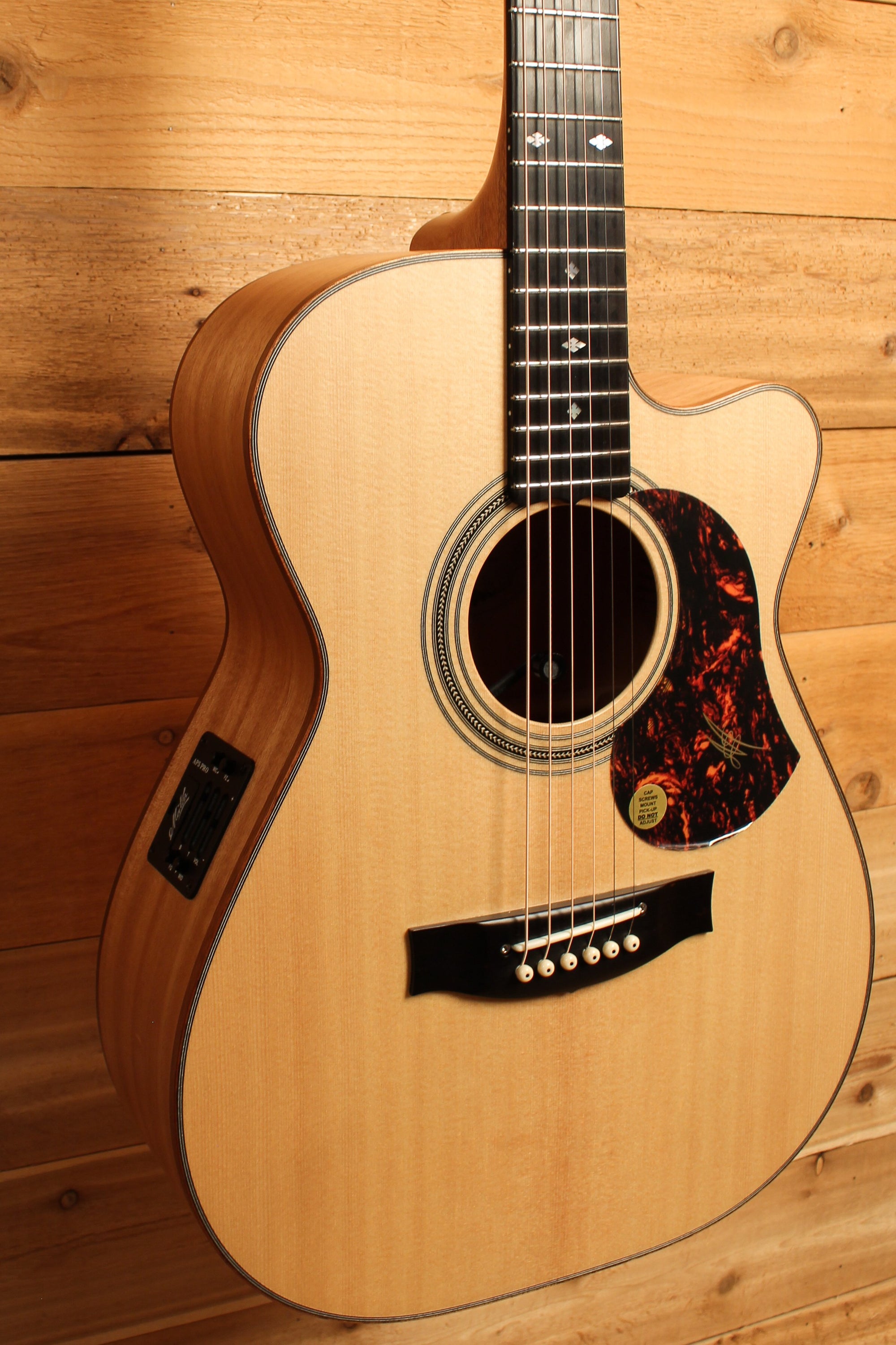Maton EBG 808C MIC FIX Michael Fix Signature Guitar Sitka and Queensland Maple with Cutaway ID-13514 - Artisan Guitars
