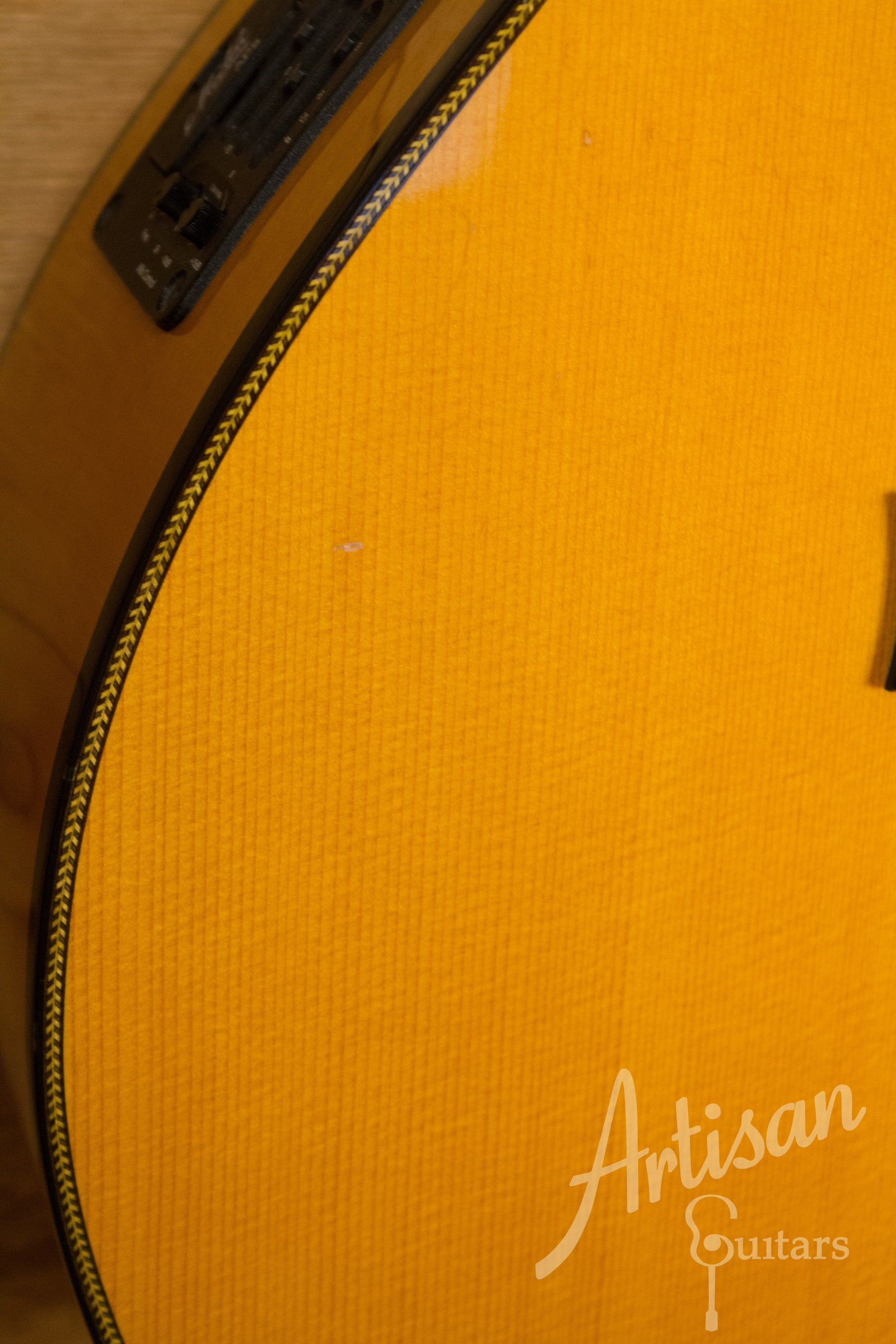 Maton ECJ85 Custom Jumbo Guitar with Sitka Spruce and Rock Maple Pre-Owned 2009 ID-11214 - Artisan Guitars