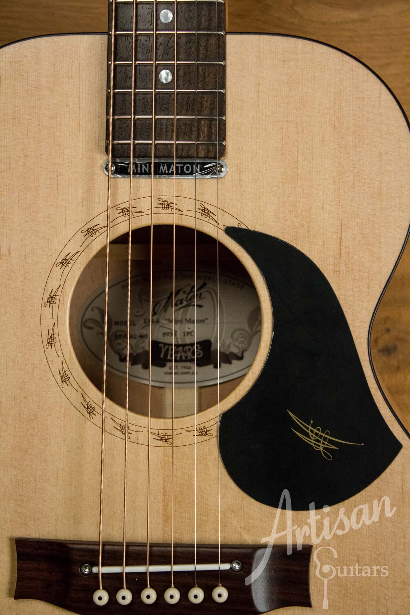 Maton EM6 Mini Guitar Sitka Spuce and Queensland Maple ID-10548 - Artisan Guitars