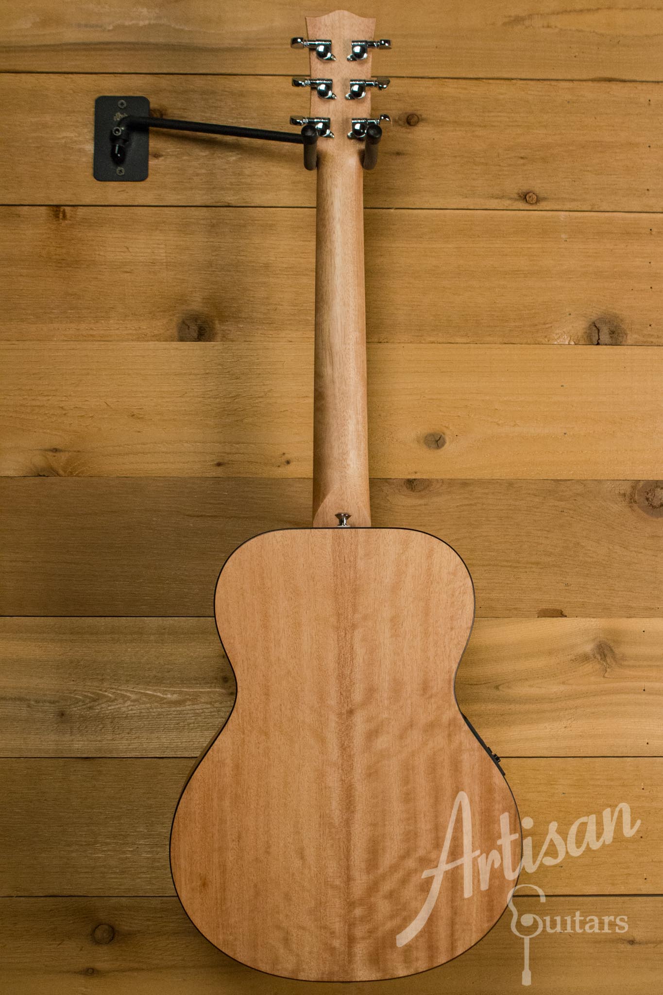 Maton EM6 Mini Guitar Sitka Spuce and Queensland Maple ID-10548 - Artisan Guitars