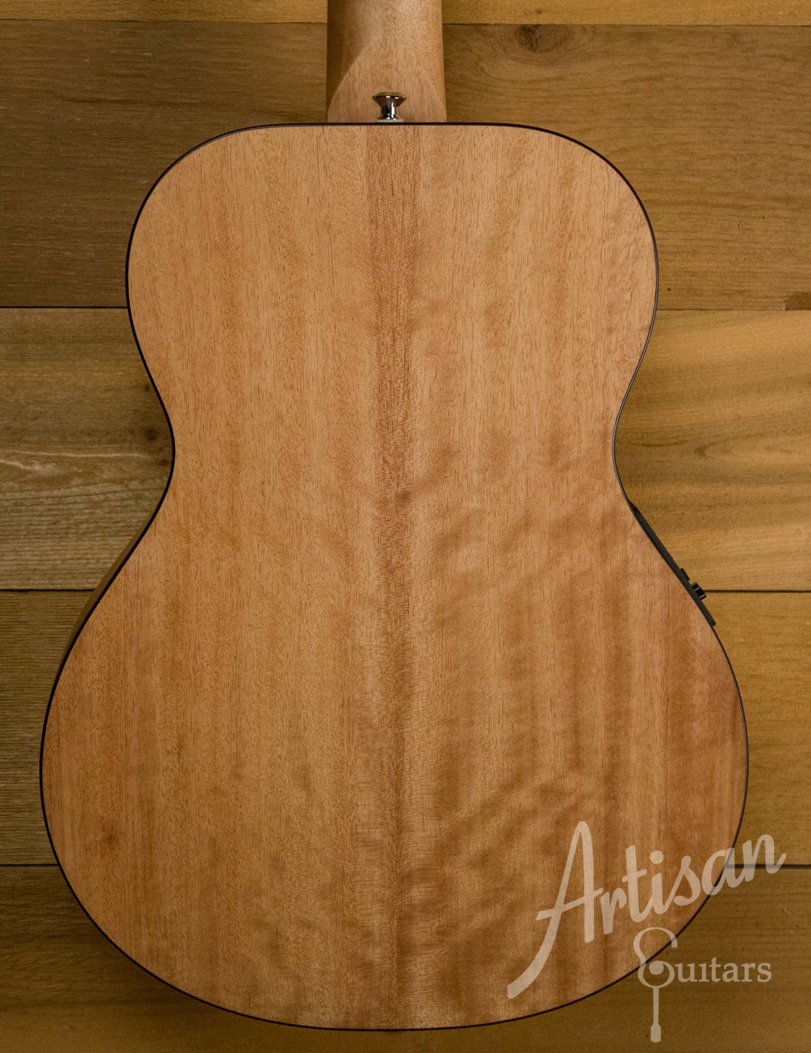 Maton EM6 Mini Guitar Sitka Spuce and Queensland Maple ID-10548 - Artisan Guitars