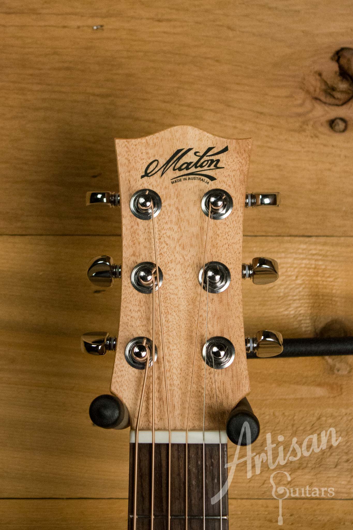 Maton EM6 Mini Guitar Sitka Spuce and Queensland Maple ID-10548 - Artisan Guitars