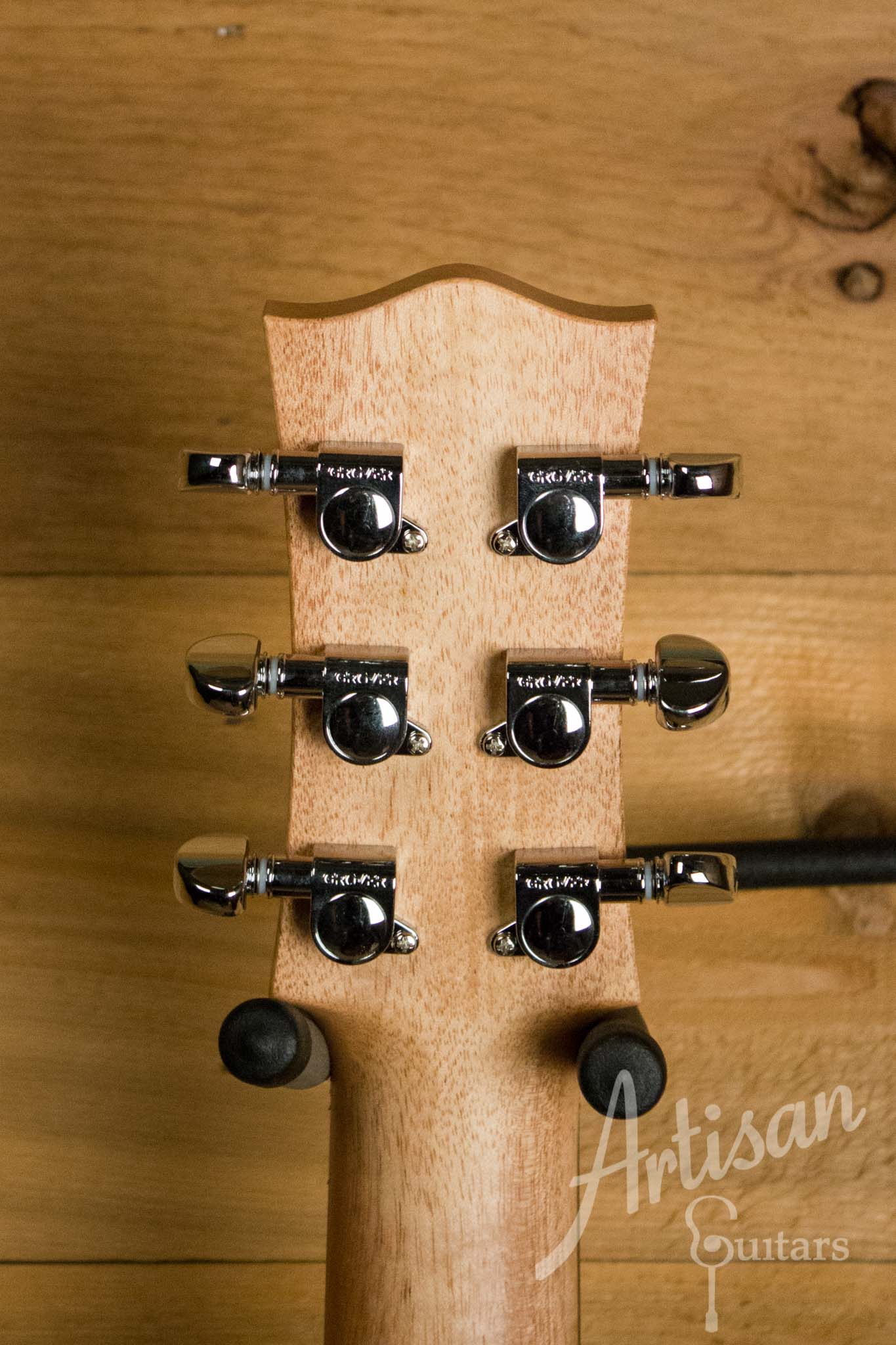 Maton EM6 Mini Guitar Sitka Spuce and Queensland Maple ID-10548 - Artisan Guitars