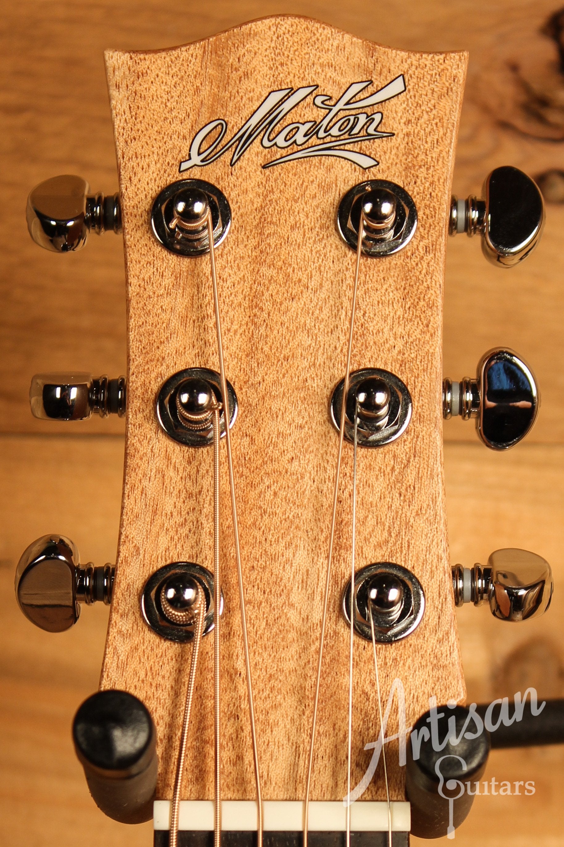 Maton EM6 Mini Guitar Sitka Spuce and Queensland Maple AP5 Original ID-12464 - Artisan Guitars