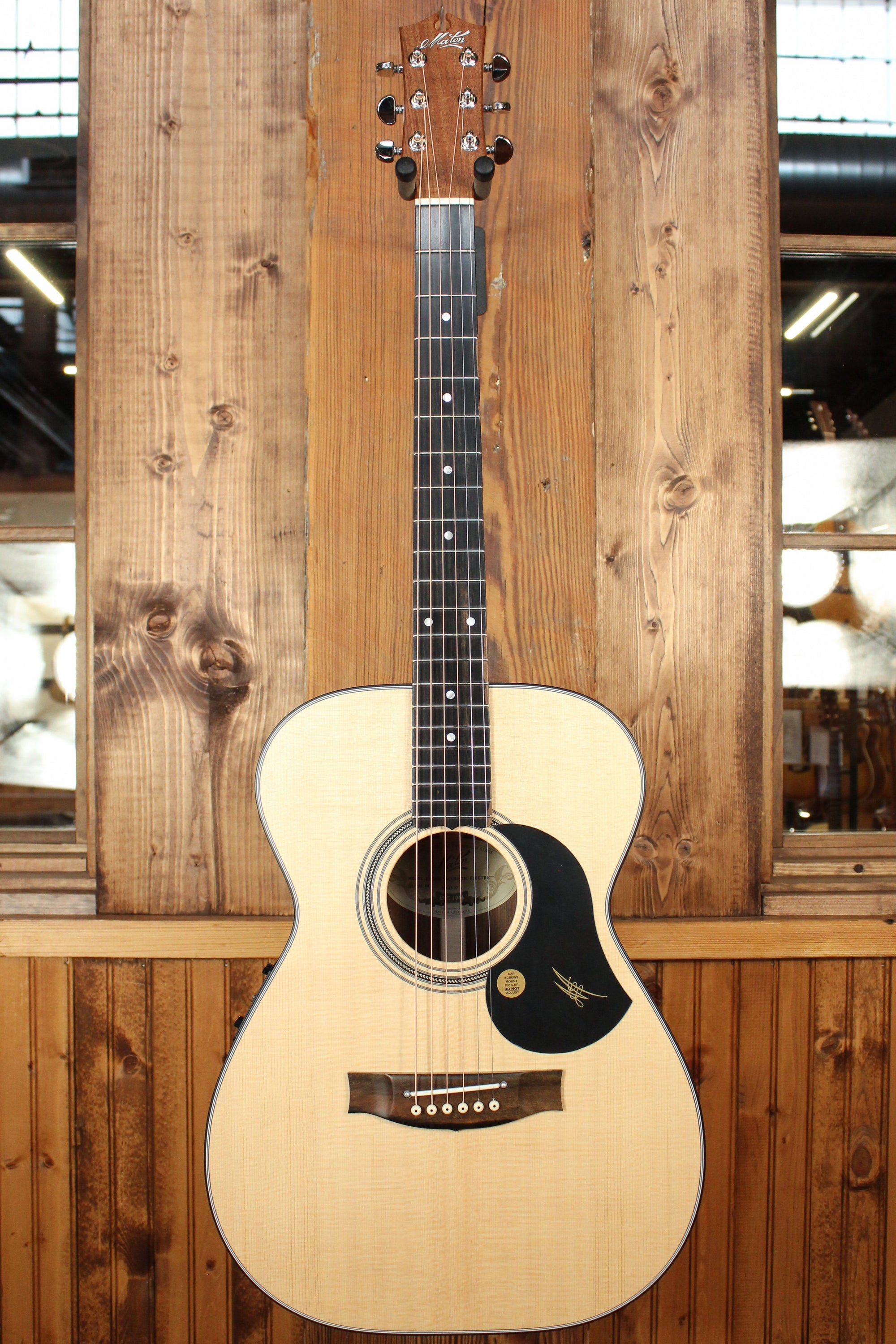Maton EBG808 w/ AA Sitka Spruce & Blackwood - Artisan Guitars