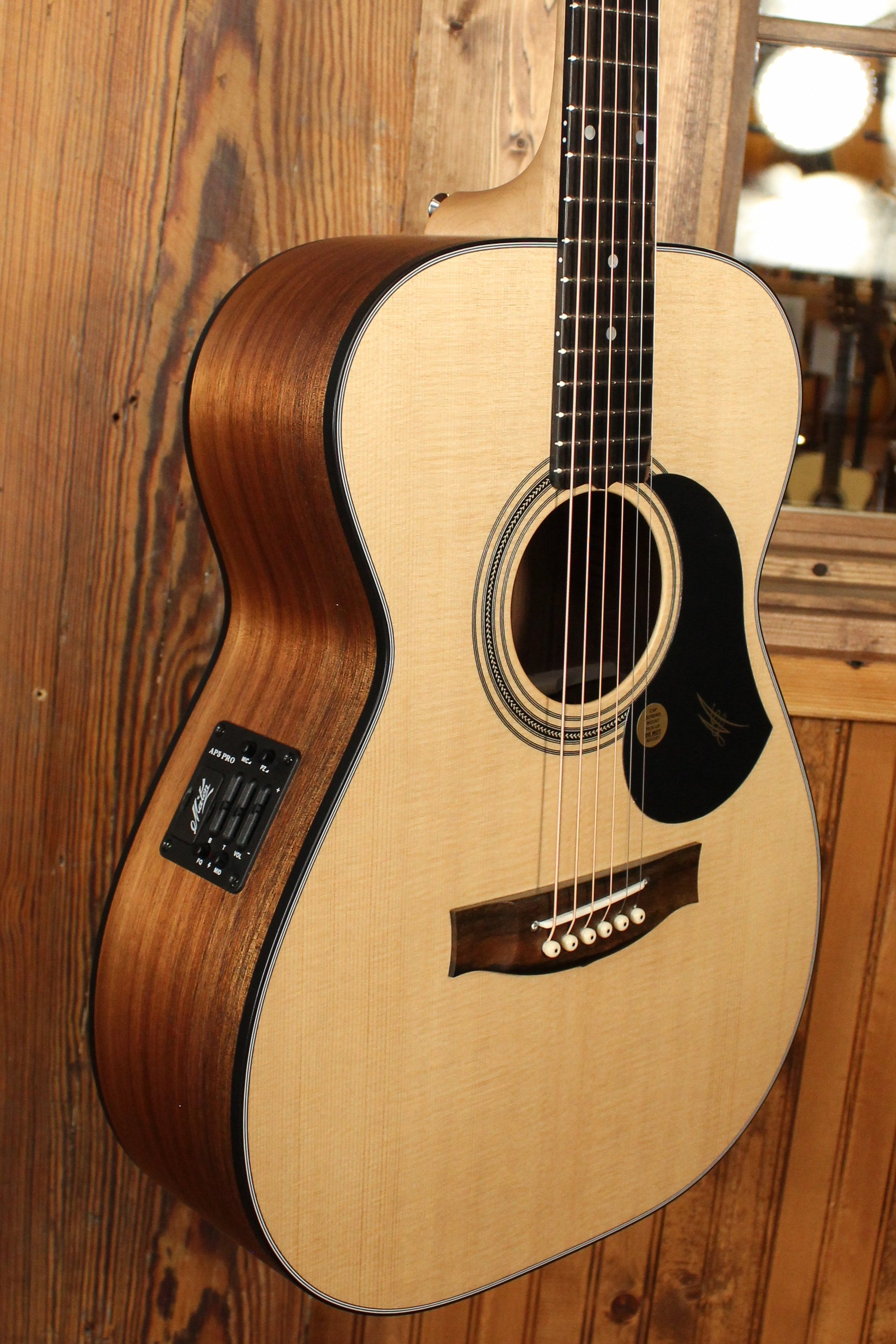 Maton EBG808 w/ AA Sitka Spruce & Blackwood - Artisan Guitars