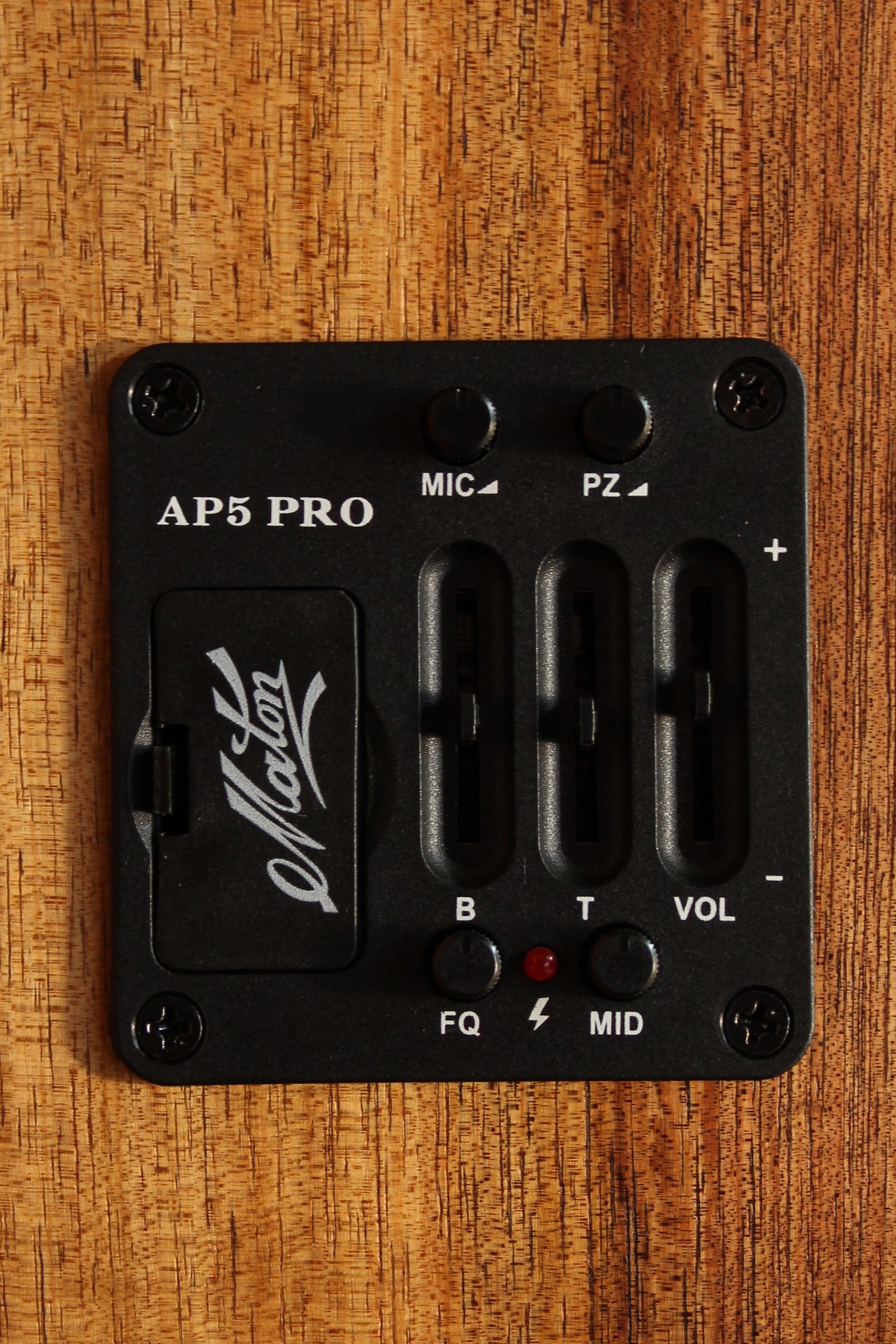 Maton EBG808 w/ AA Sitka Spruce & Blackwood - Artisan Guitars