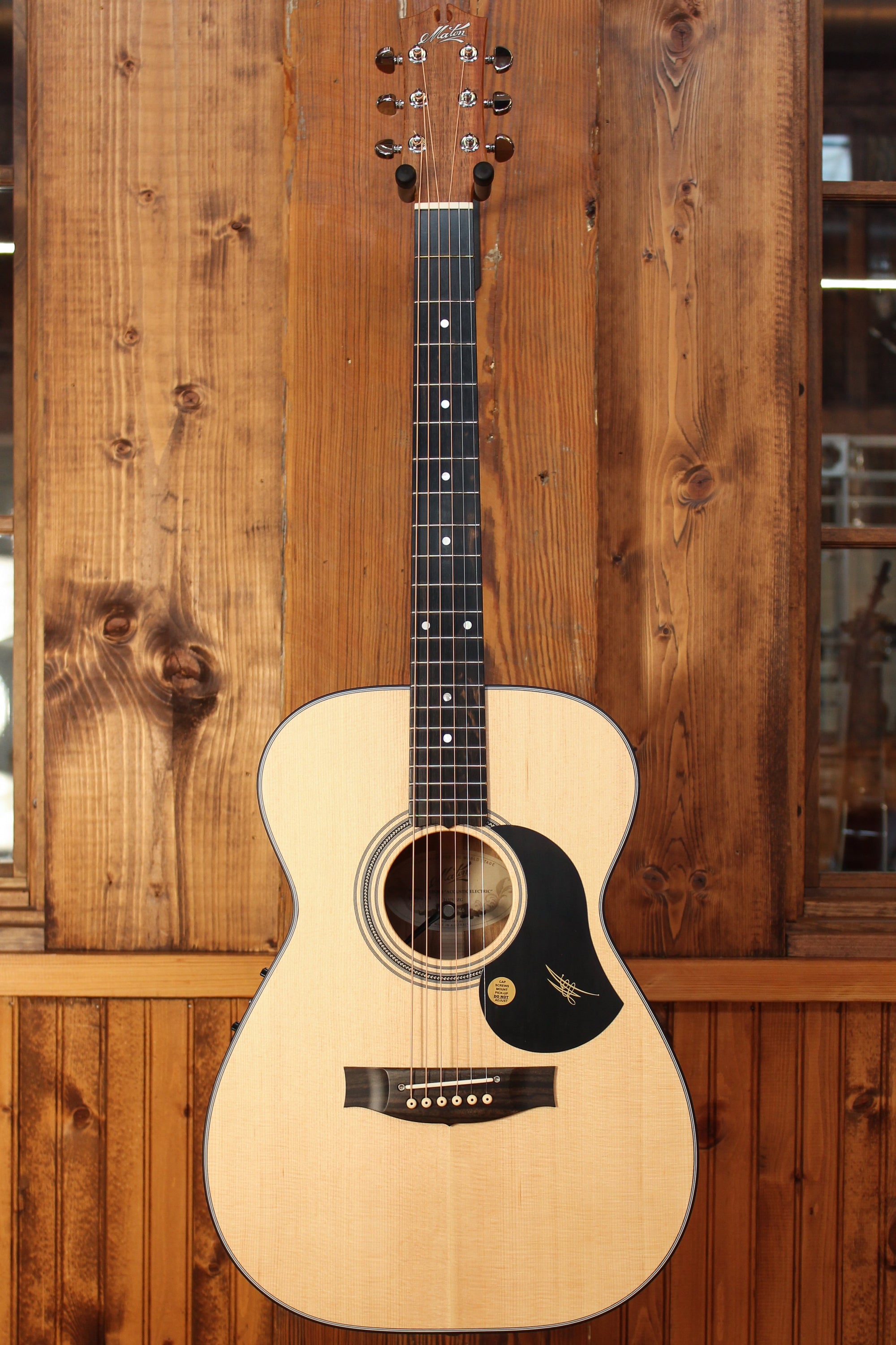 Maton EBG808 w/ AA Sitka Spruce & Blackwood - Artisan Guitars