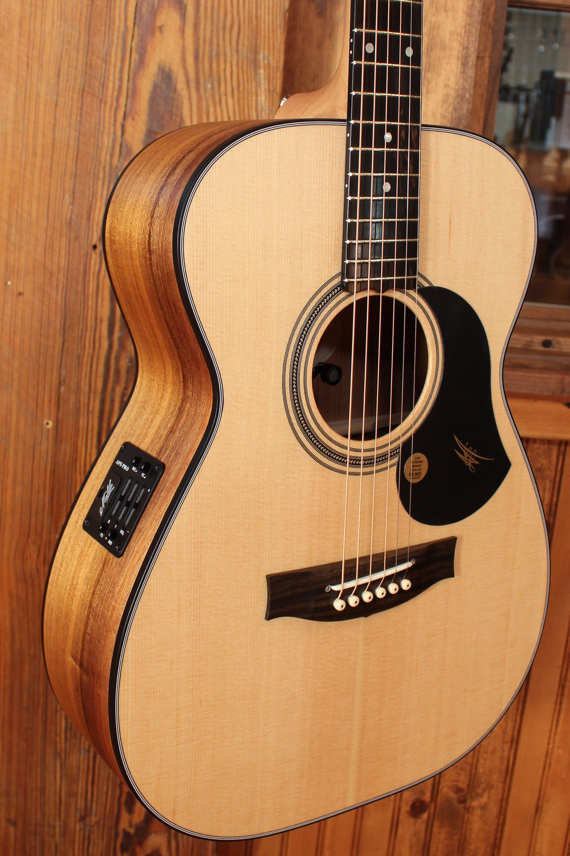 Maton EBG808 w/ AA Sitka Spruce & Blackwood - Artisan Guitars