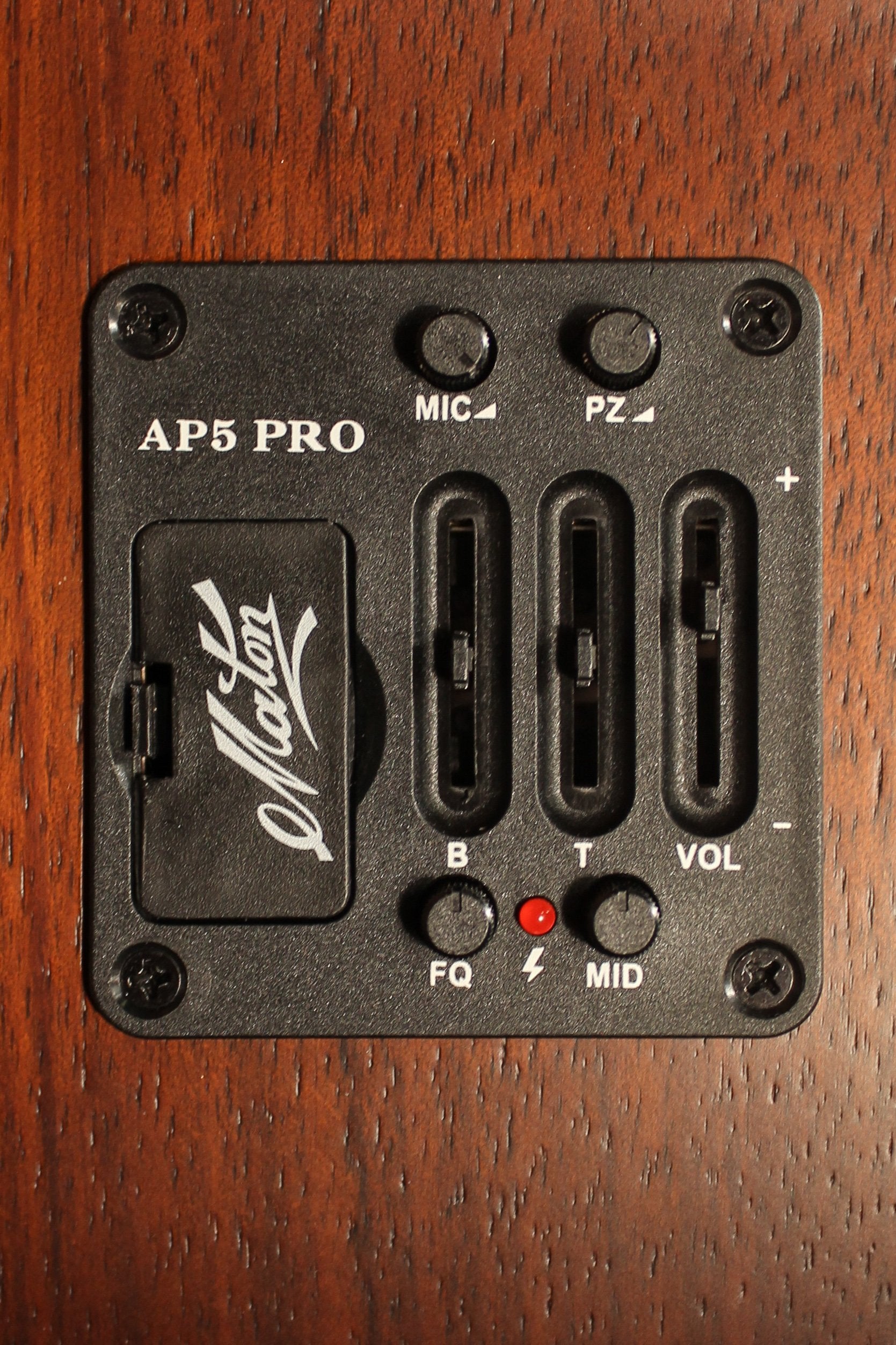 Maton EBG808C Nashville Series Sitka Spruce and Blackwood and Cutaway - Artisan Guitars