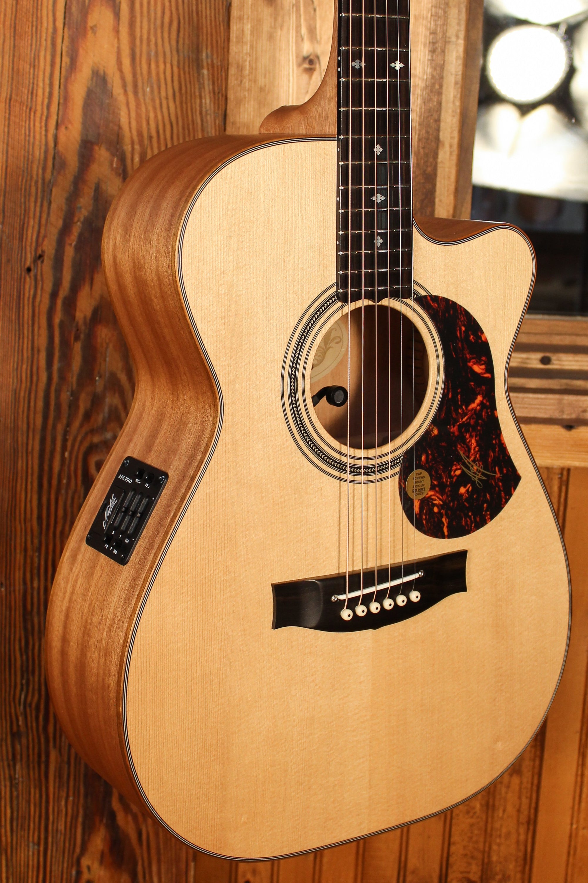 Maton EBG 808C MIC FIX Michael Fix Signature Guitar Cutaway - Artisan Guitars