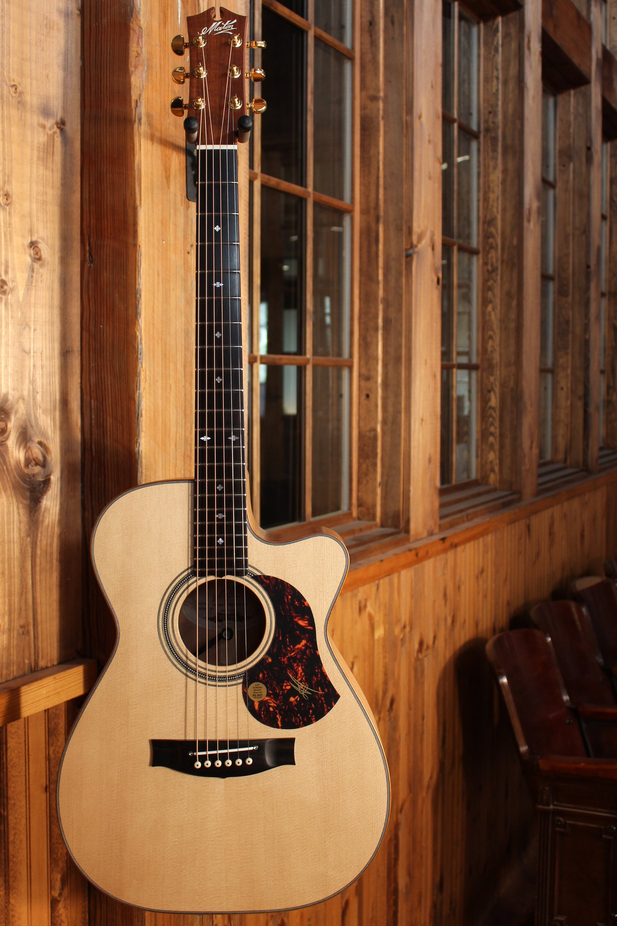 Maton EBG 808C MIC FIX Michael Fix Signature Guitar Cutaway - Artisan Guitars