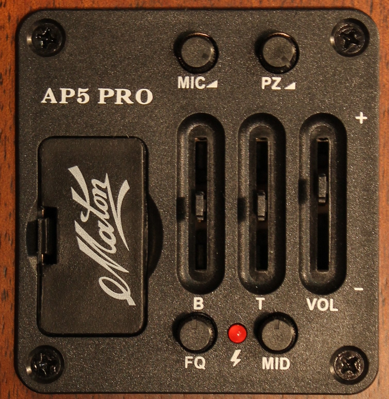 Maton EBG808 Nashville Series w/ Sitka Spruce & Australian Blackwood - Artisan Guitars