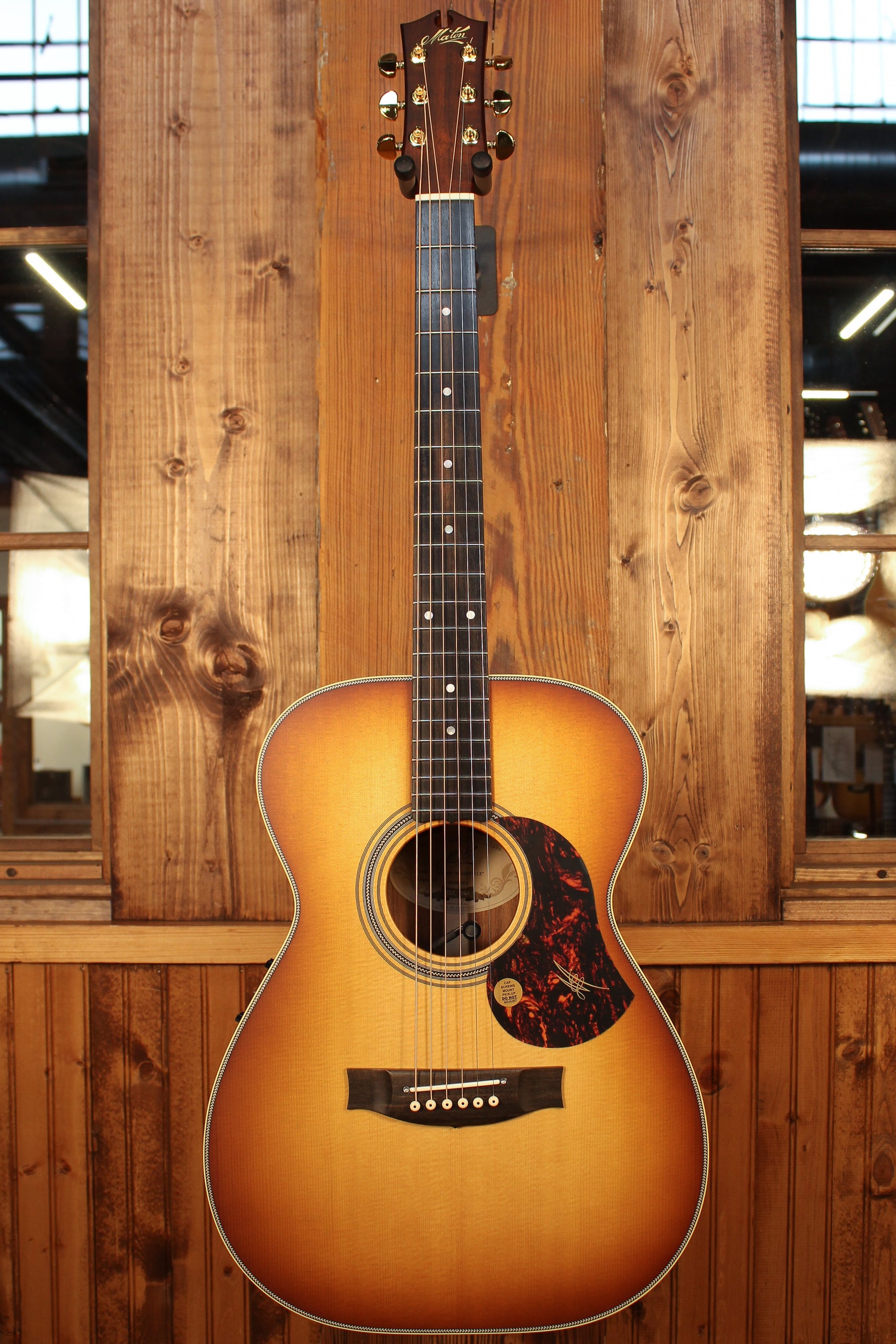 Maton EBG808 Nashville Series w/ Sitka Spruce & Australian Blackwood - Artisan Guitars