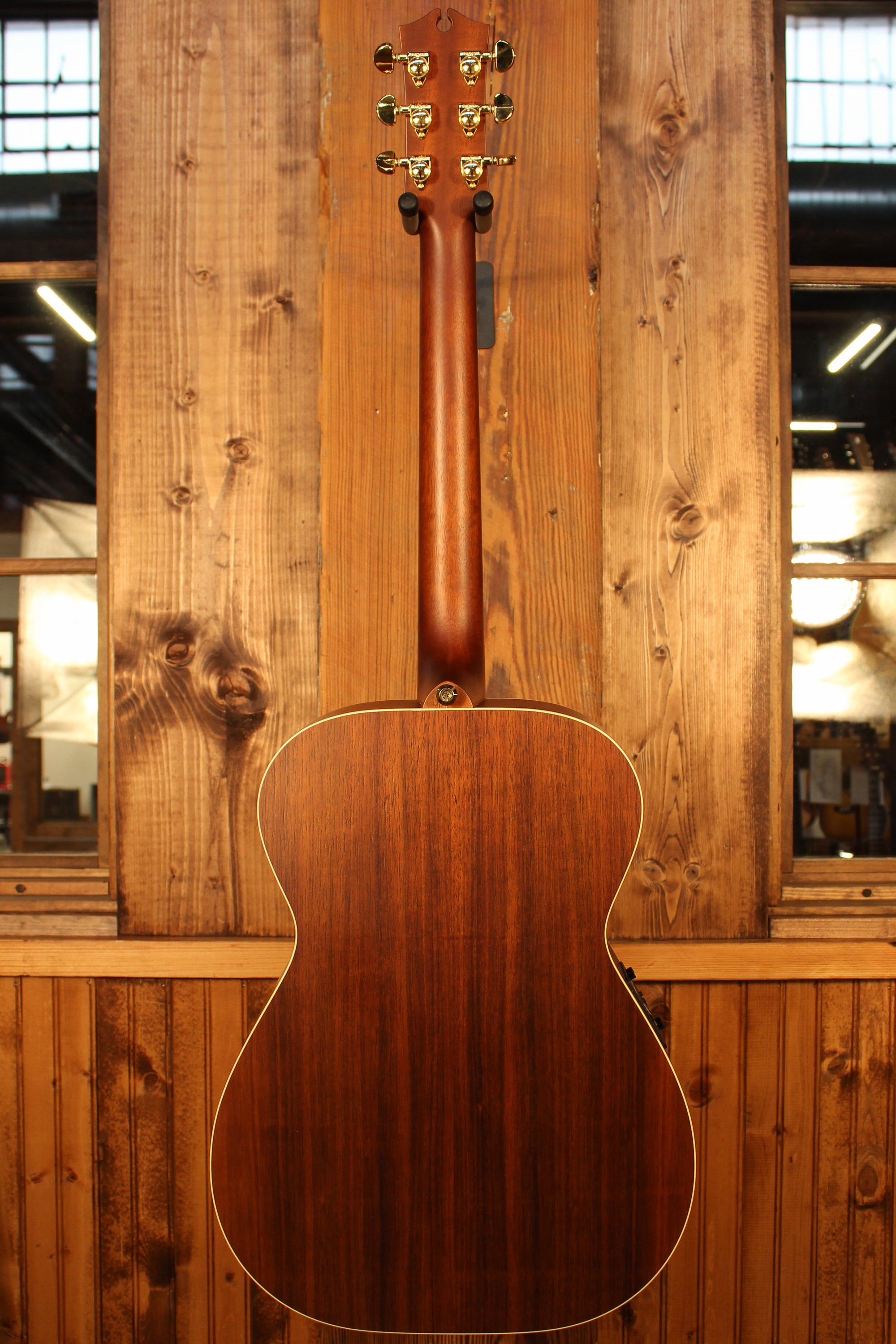 Maton EBG808 Nashville Series w/ Sitka Spruce & Australian Blackwood - Artisan Guitars