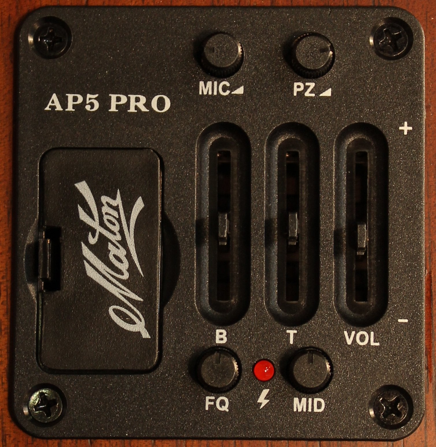 Maton EBG808 Nashville Cutaway w/ Sitka Spruce & Blackwood - Artisan Guitars