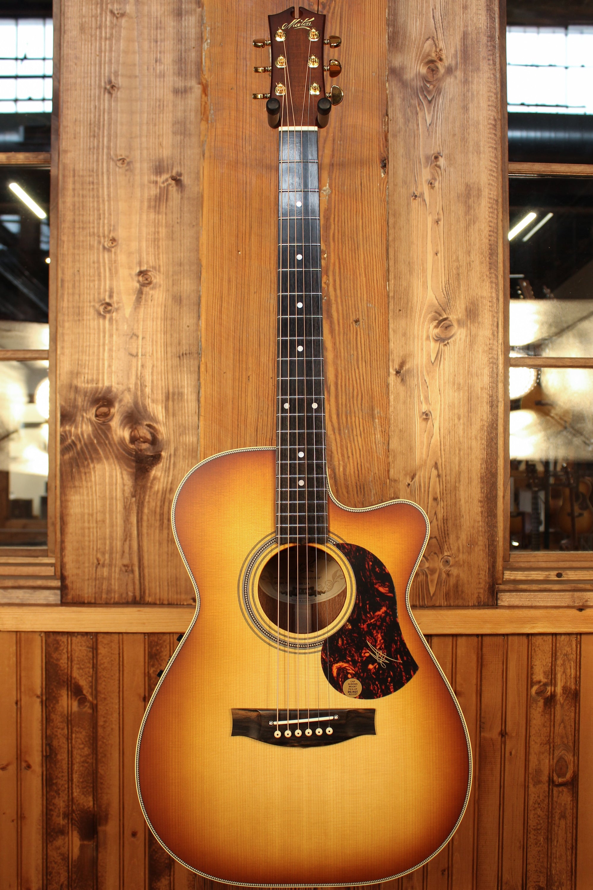 Maton EBG808 Nashville Cutaway w/ Sitka Spruce & Blackwood - Artisan Guitars