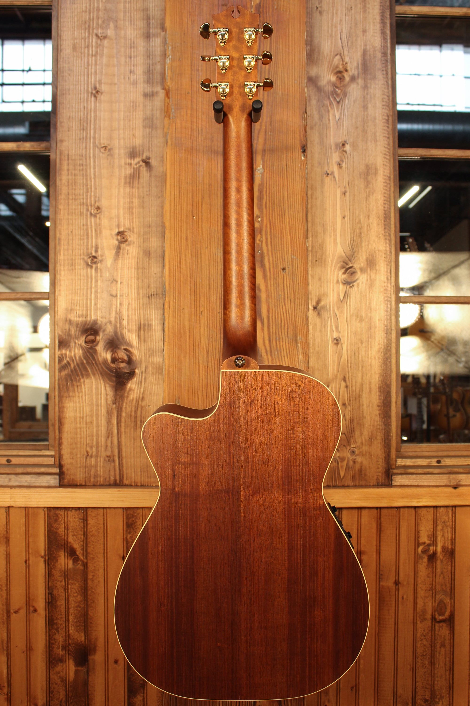 Maton EBG808 Nashville Cutaway w/ Sitka Spruce & Blackwood - Artisan Guitars