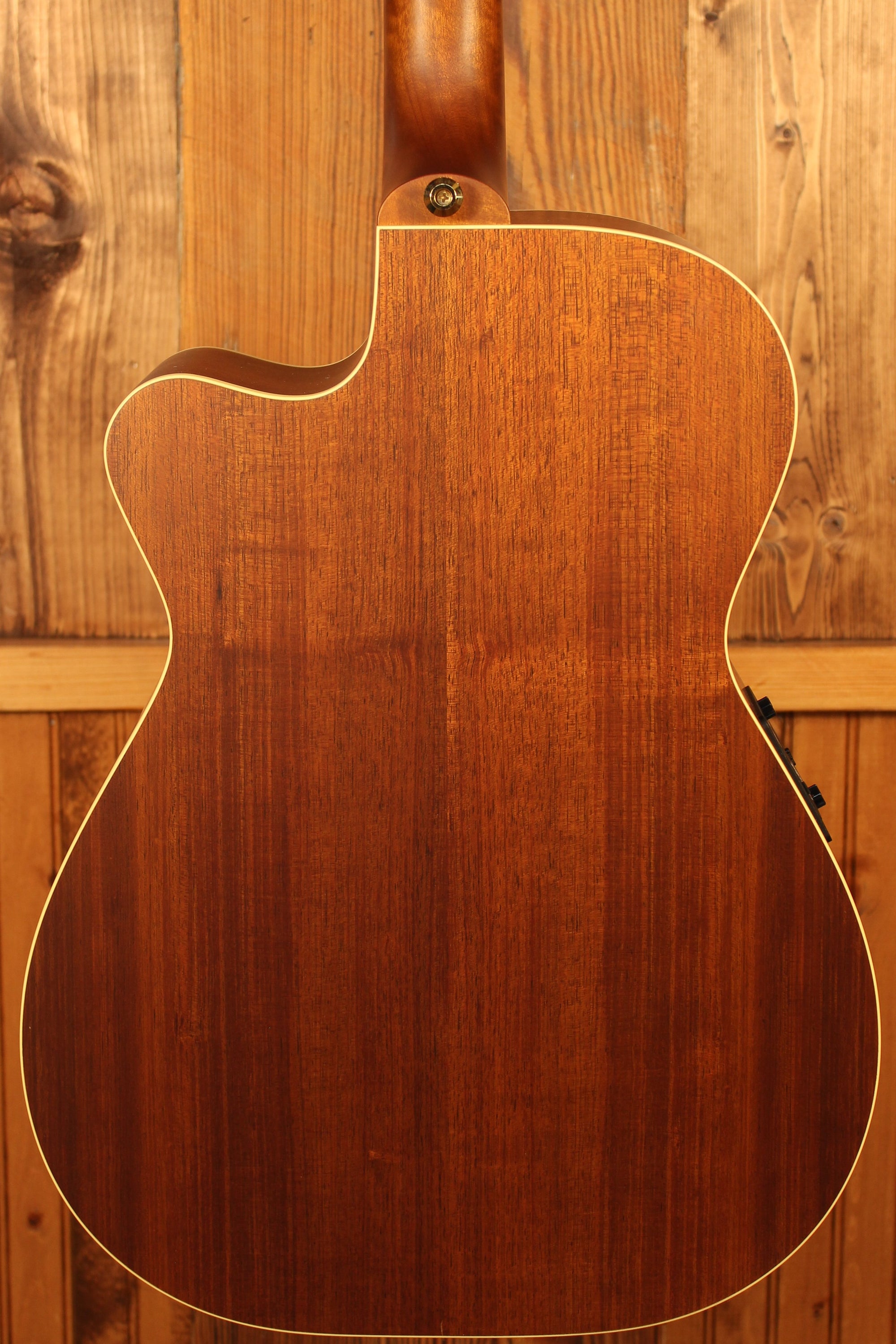 Maton EBG808 Nashville Cutaway w/ Sitka Spruce & Blackwood - Artisan Guitars