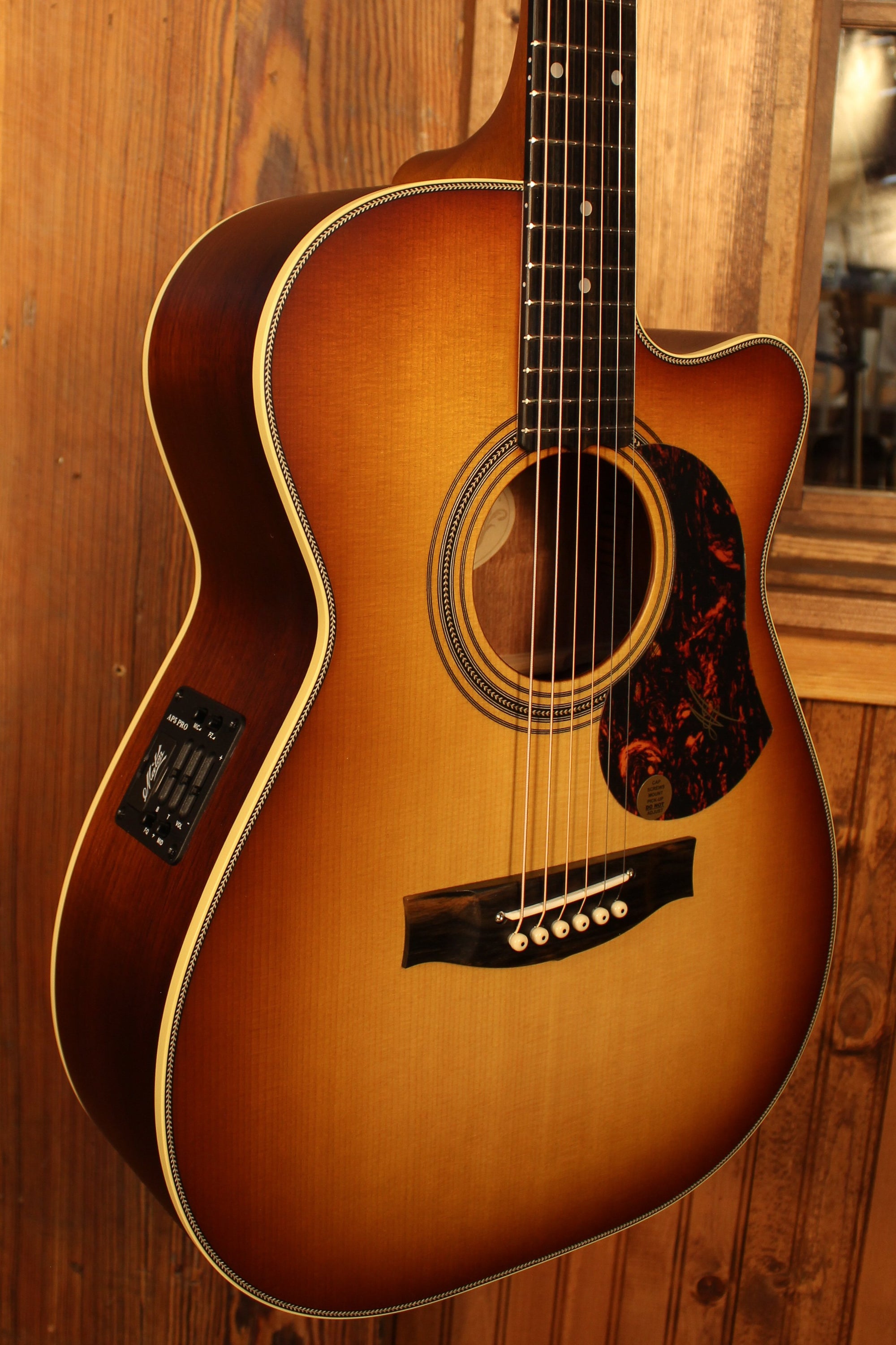Maton EBG808 Nashville Cutaway w/ Sitka Spruce & Blackwood - Artisan Guitars