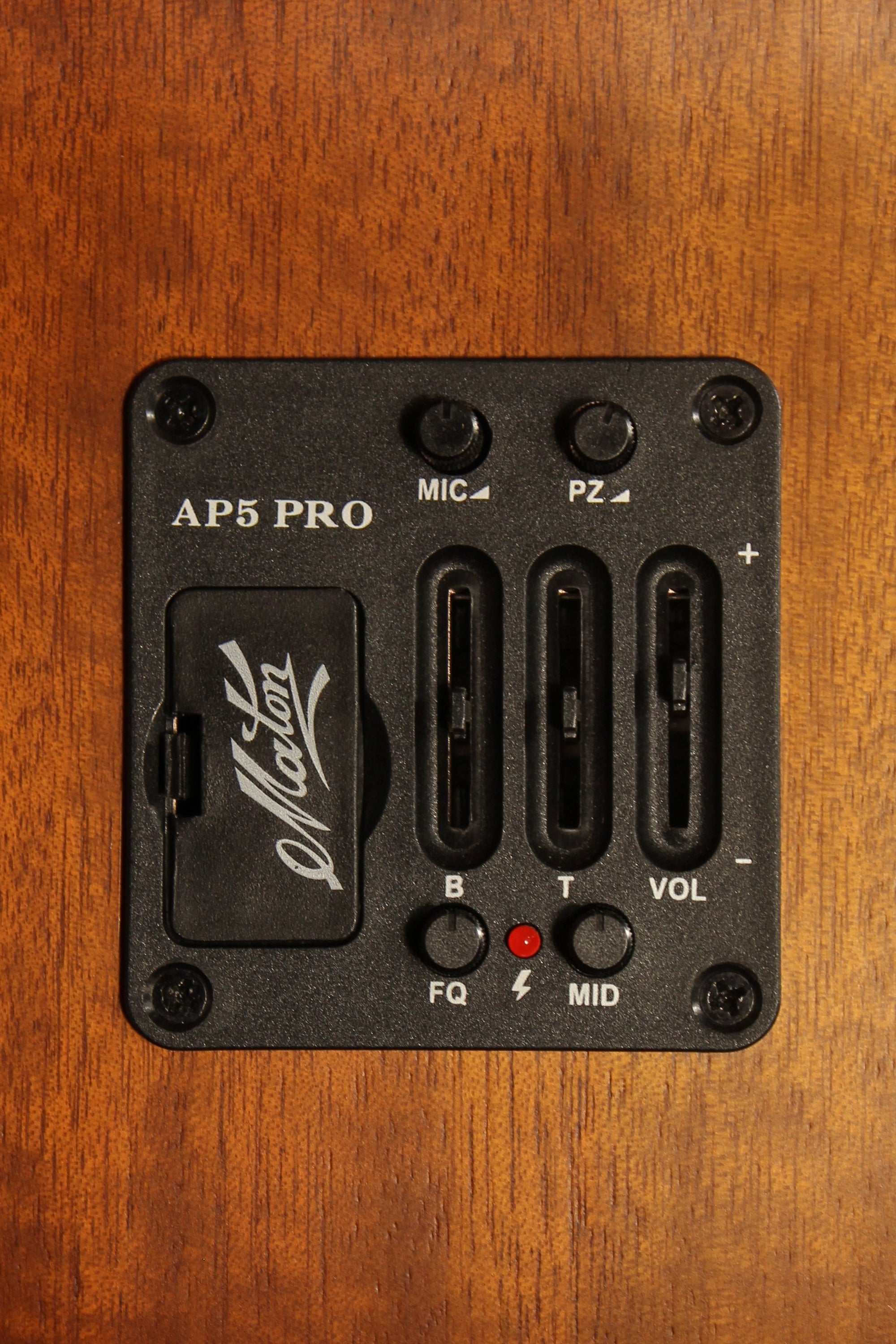 Maton EBG 808C TE Tommy Emmanuel Signature w/ Cutaway - Artisan Guitars