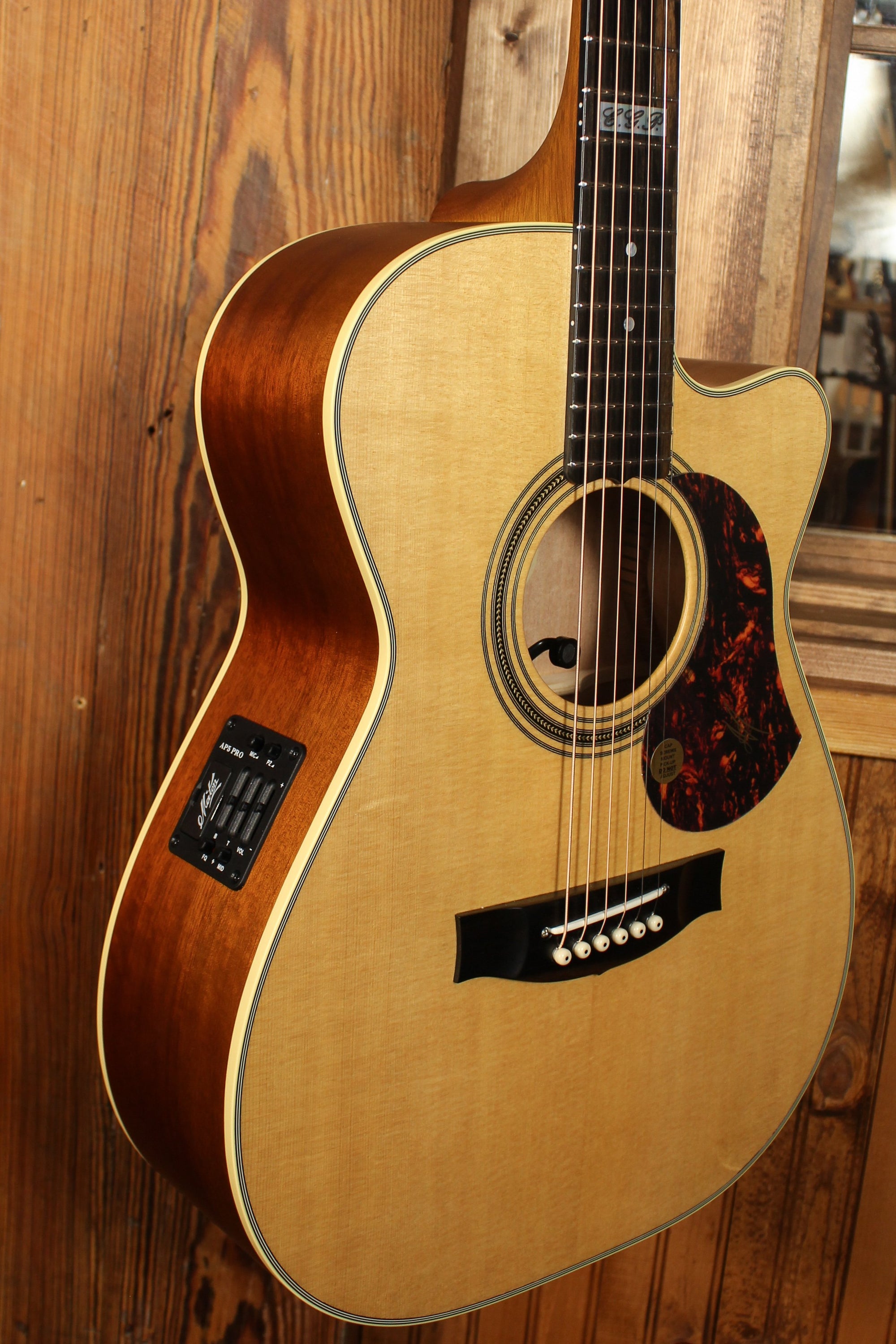 Maton EBG 808C TE Tommy Emmanuel Signature w/ Cutaway - Artisan Guitars