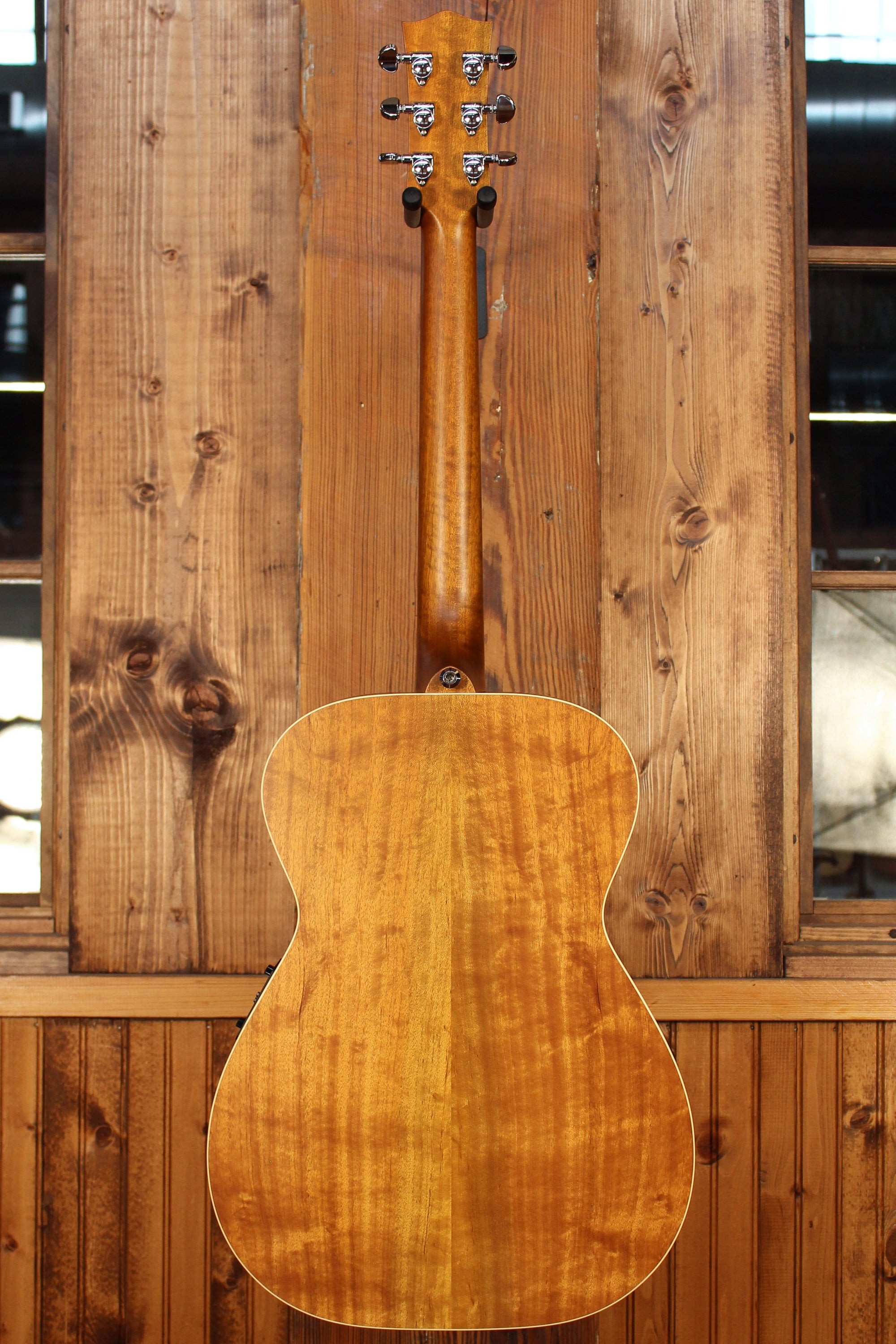 Maton EBG808 TE Left-Handed Tommy Emmanuel Signature Model - Artisan Guitars