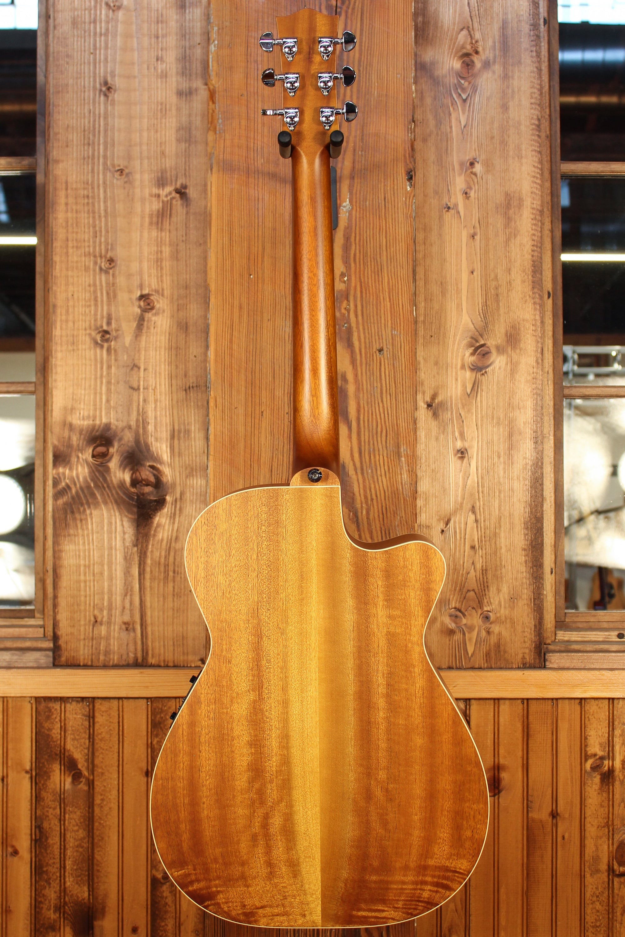 Maton EBG808 TE Cutaway Left-Handed Tommy Emmanuel Signature Model - Artisan Guitars