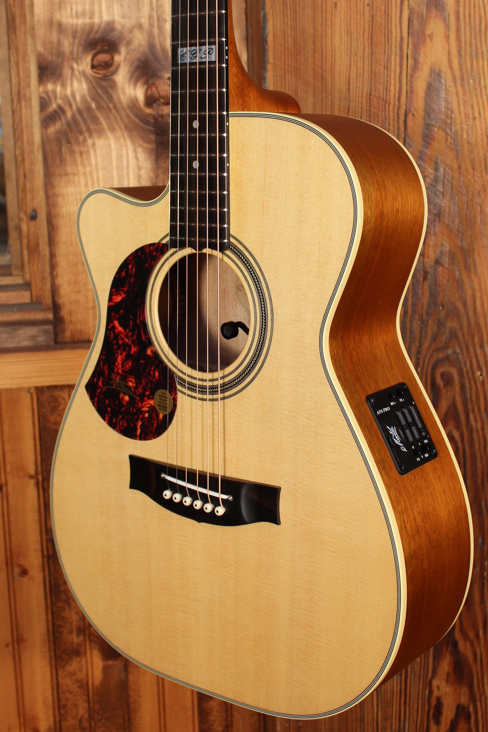 Maton EBG808 TE Cutaway Left-Handed Tommy Emmanuel Signature Model - Artisan Guitars