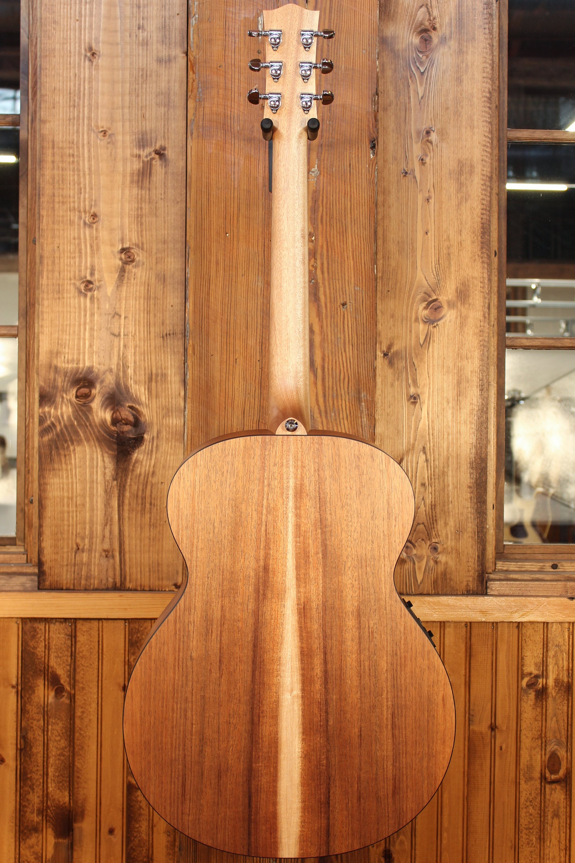 Maton EBW70J Blackwood Jumbo w/ AP5 Pro - Artisan Guitars