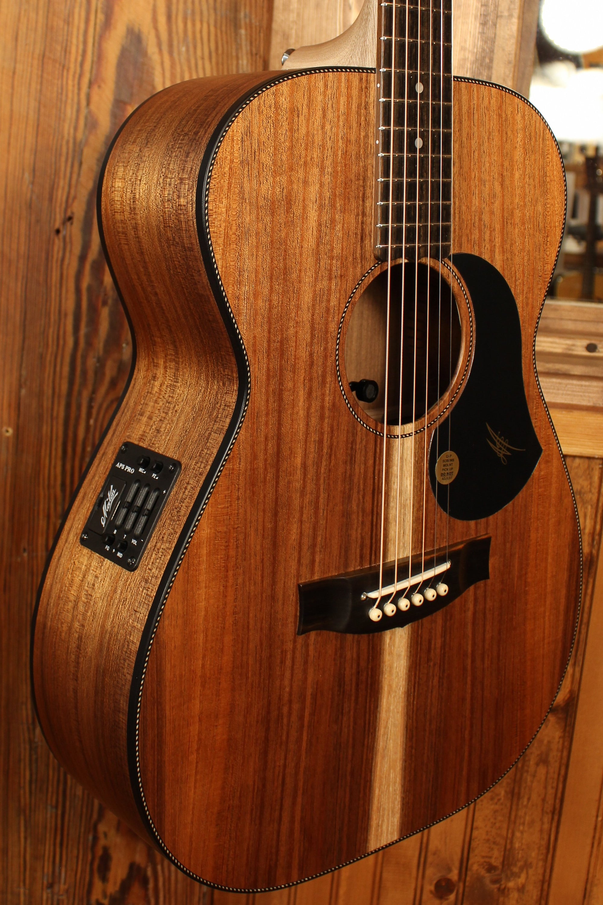 Maton EBW808 Guitar w/ Blackwood Top, Back & Sides w/ AP5 Pro Pickup System - Artisan Guitars