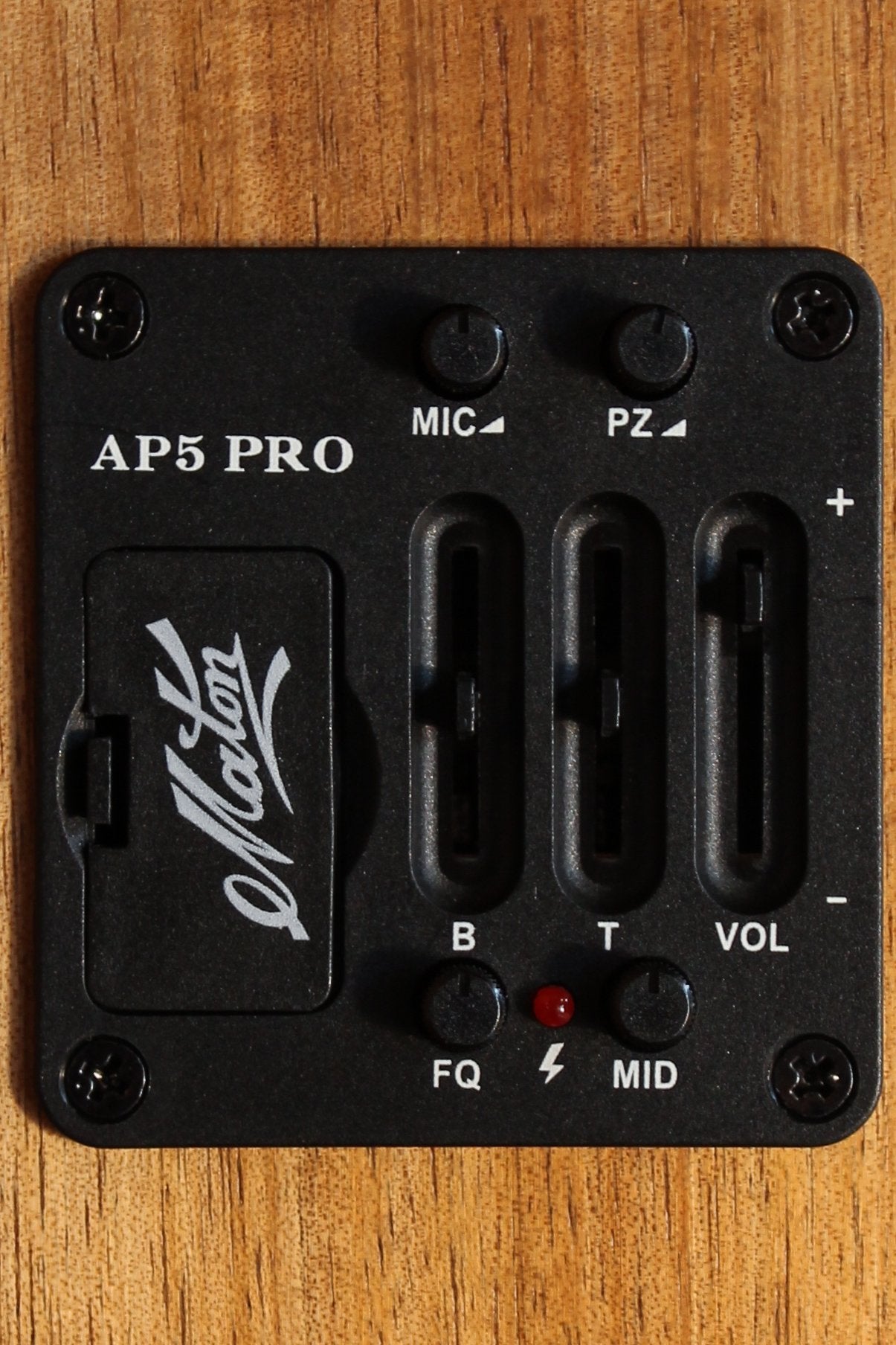 Maton EBW808C Guitar Blackwood - Artisan Guitars