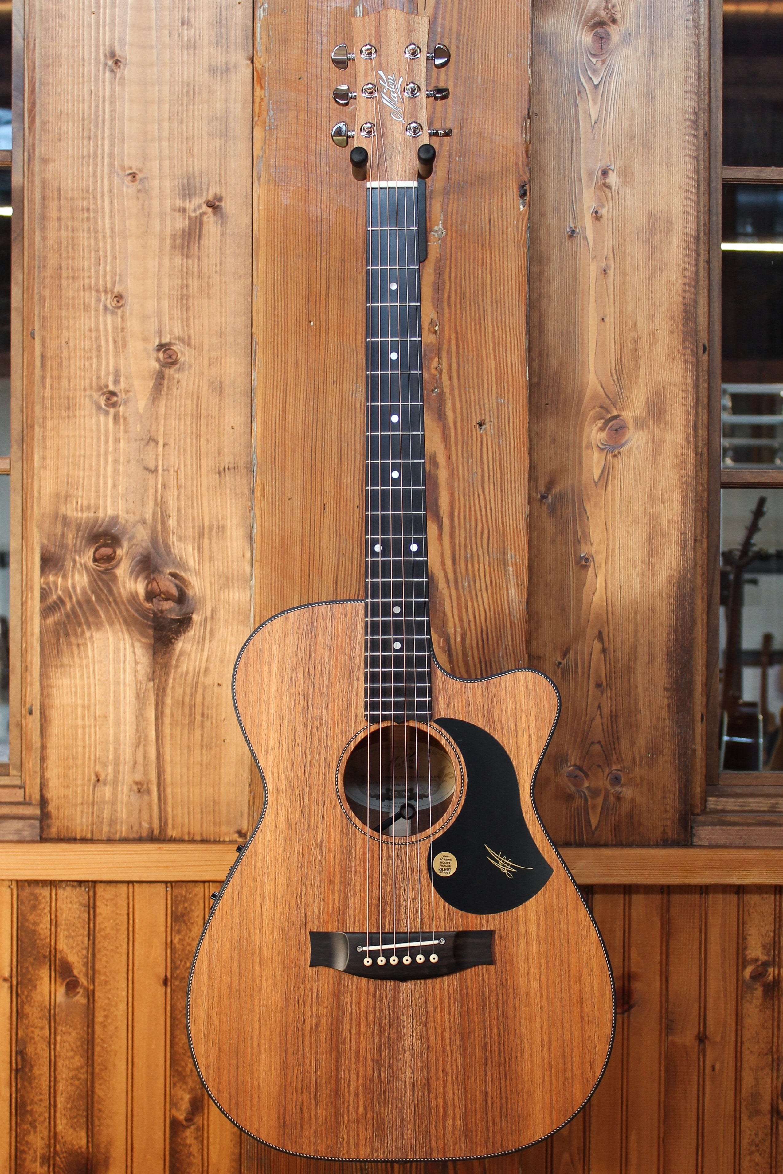 Maton EBW808C Guitar Blackwood - Artisan Guitars