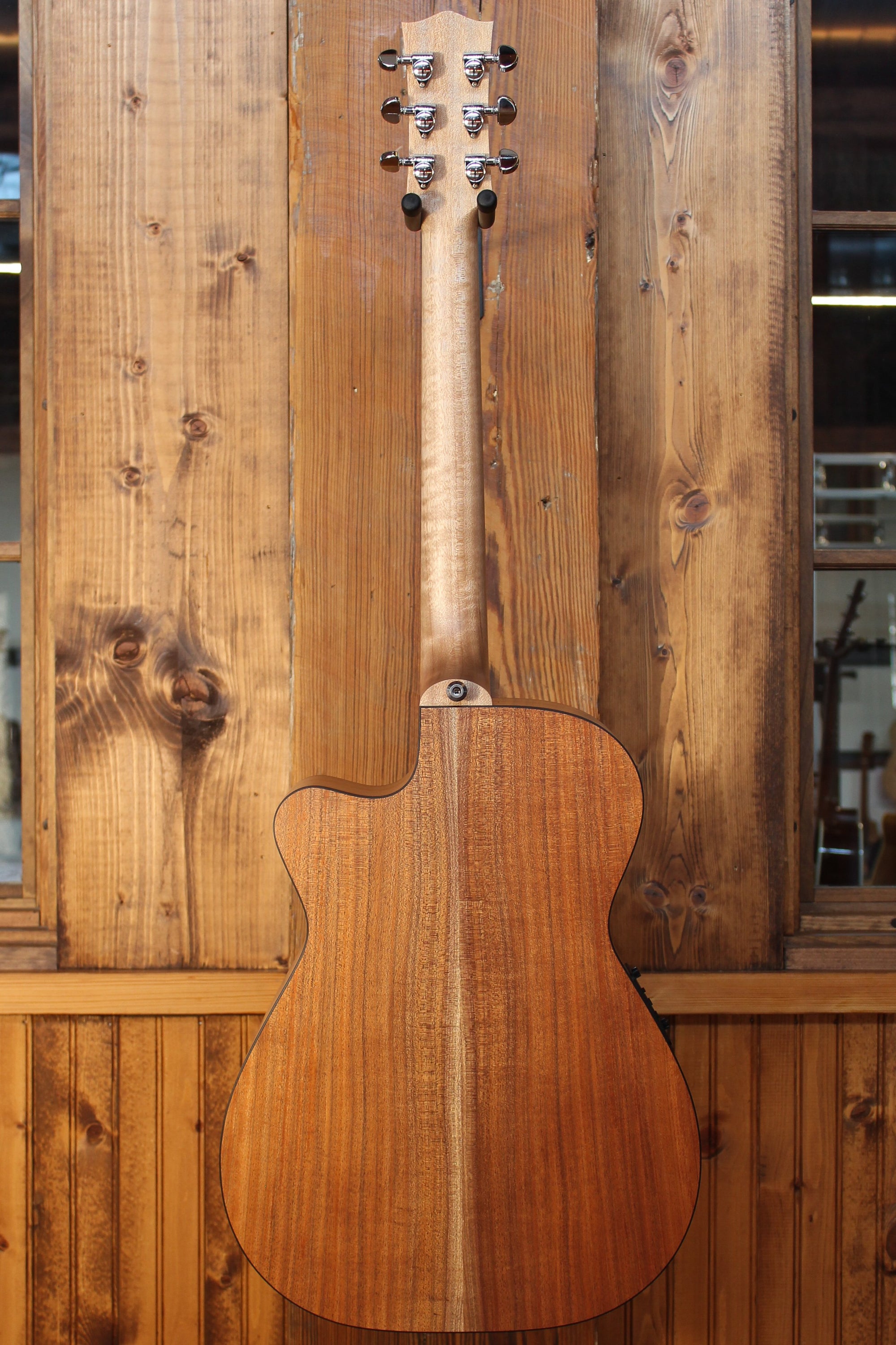 Maton EBW808C Guitar Blackwood - Artisan Guitars