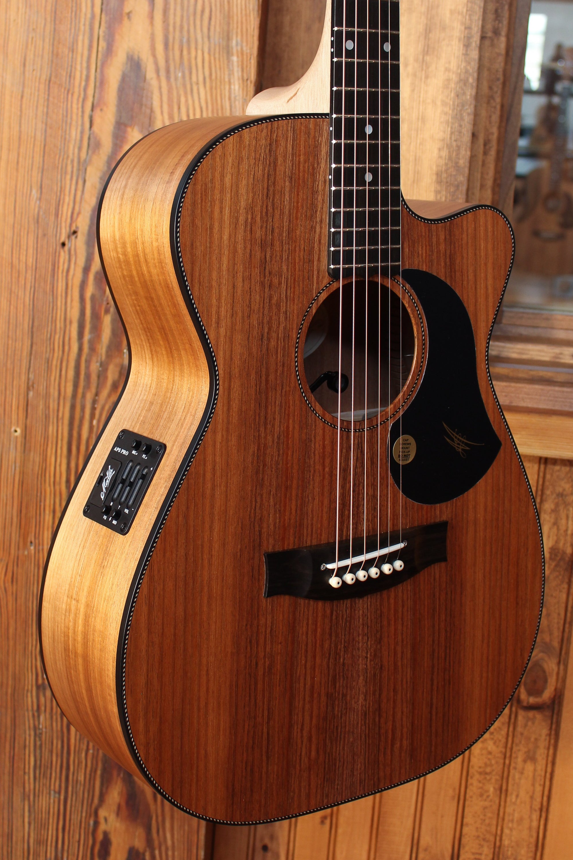 Maton EBW808C Guitar Blackwood - Artisan Guitars