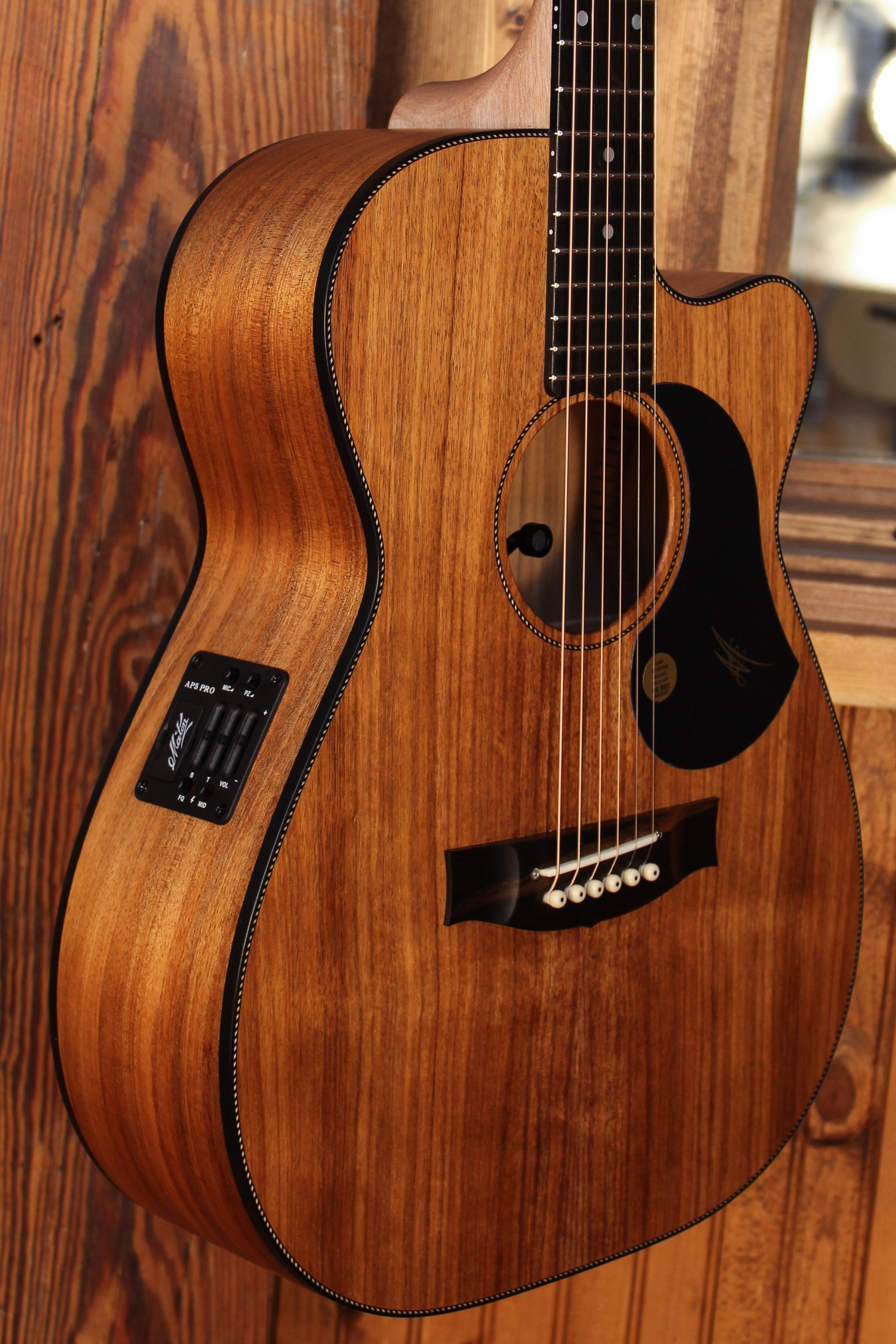Maton EBW808C Guitar w/ Blackwood Top, Back & Sides w/ AP5 Pro Pickup System - Artisan Guitars