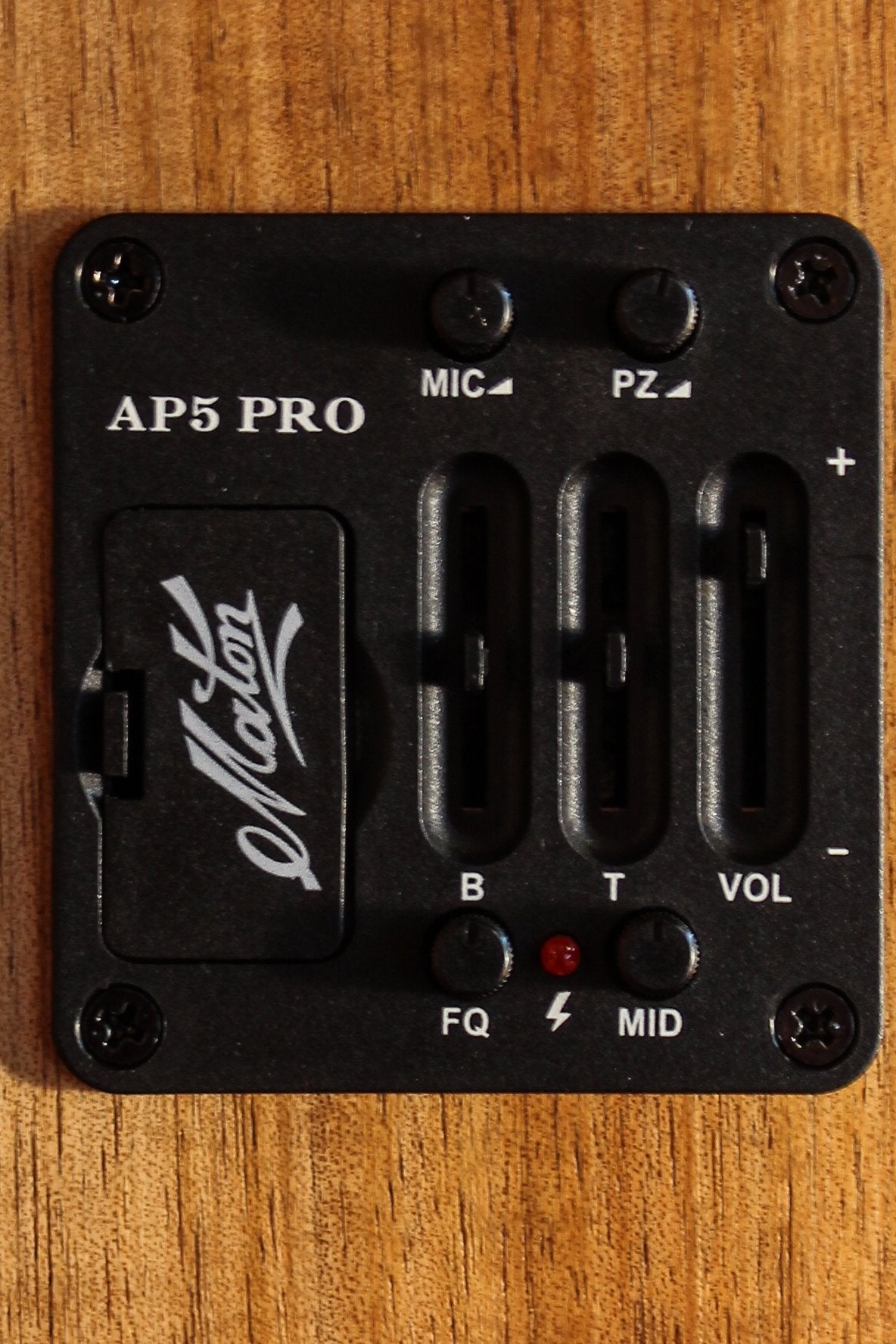 Maton EBW808C Guitar Blackwood - Artisan Guitars