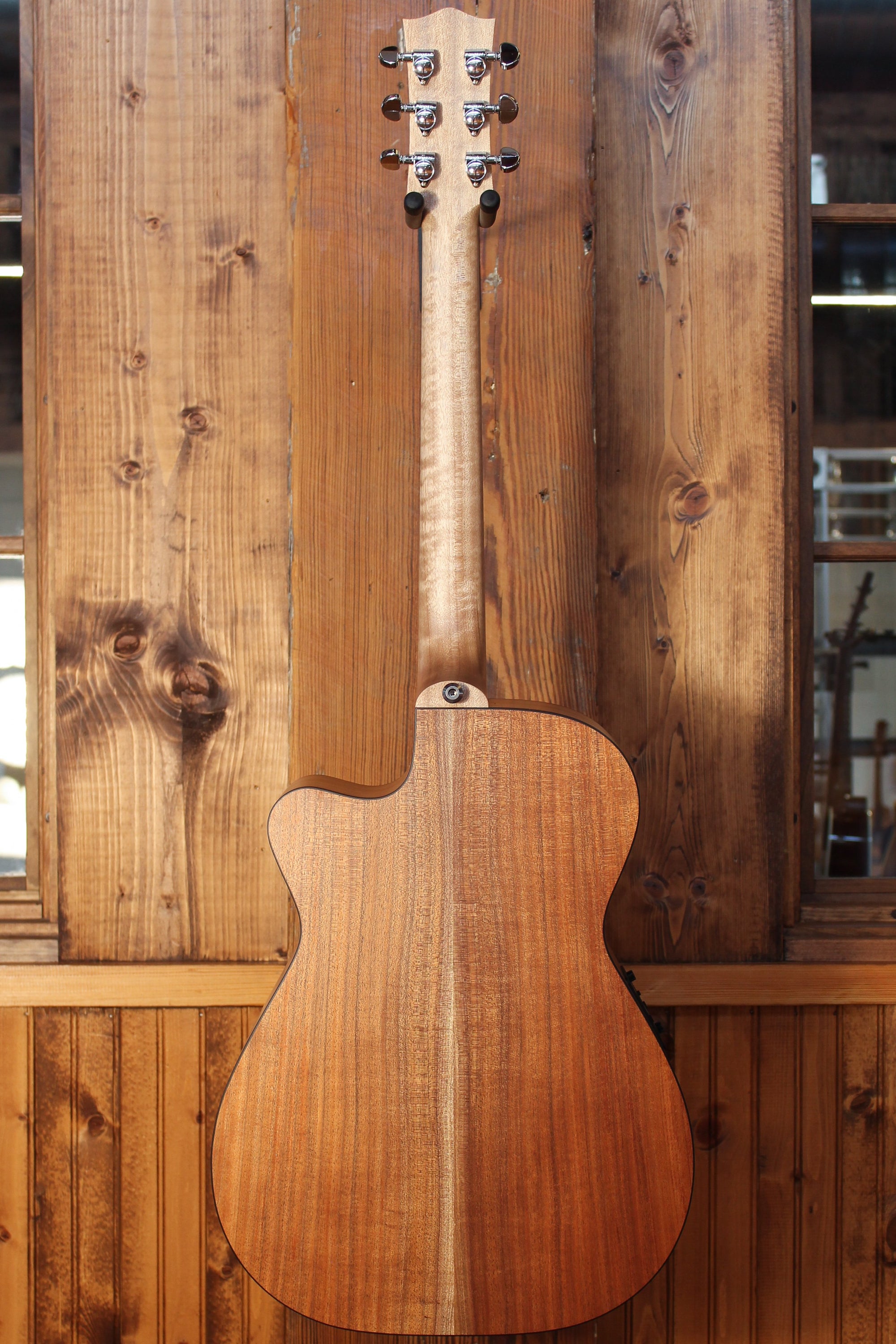 Maton EBW808C Guitar Blackwood - Artisan Guitars