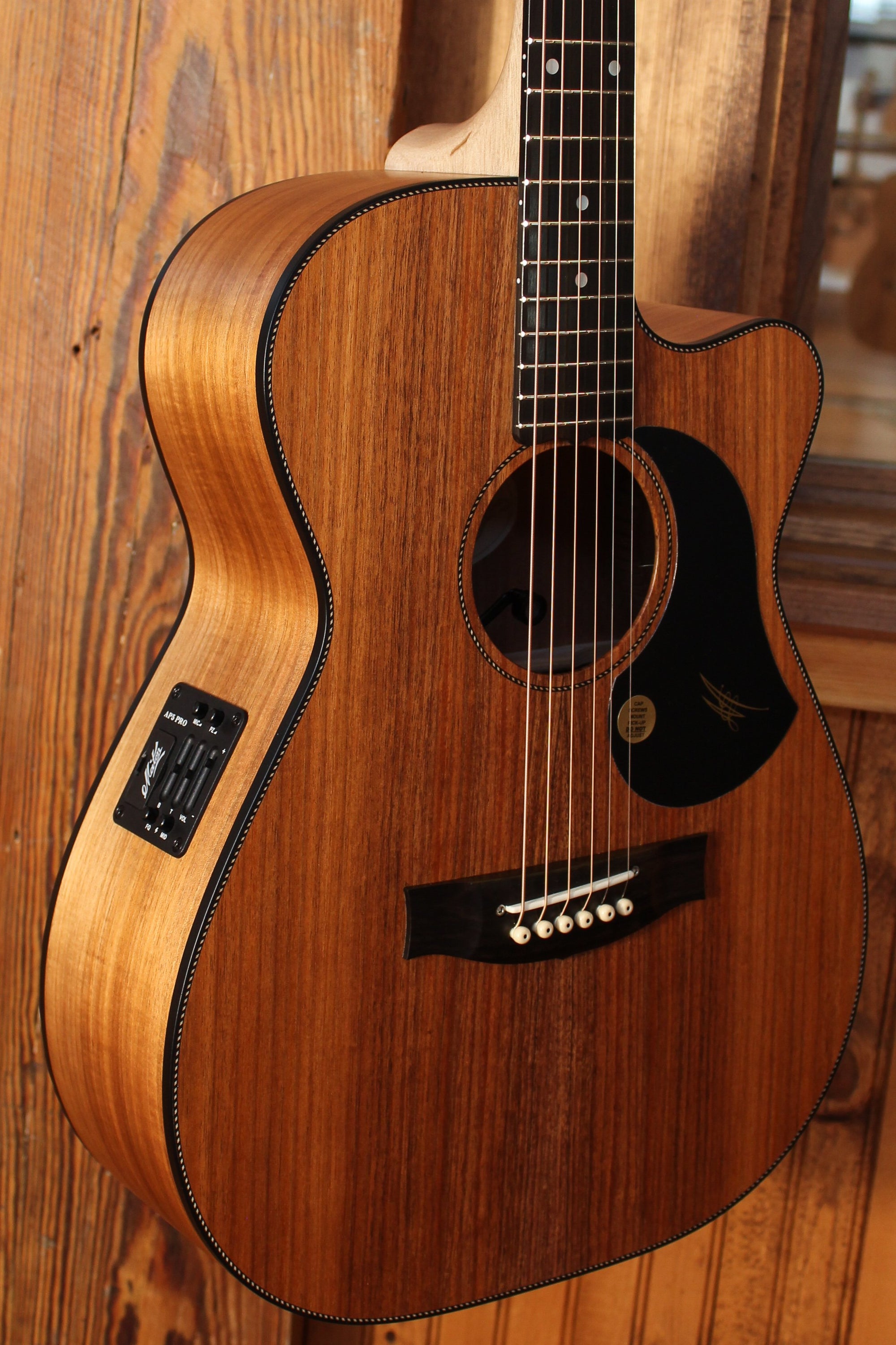 Maton EBW808C Guitar Blackwood - Artisan Guitars