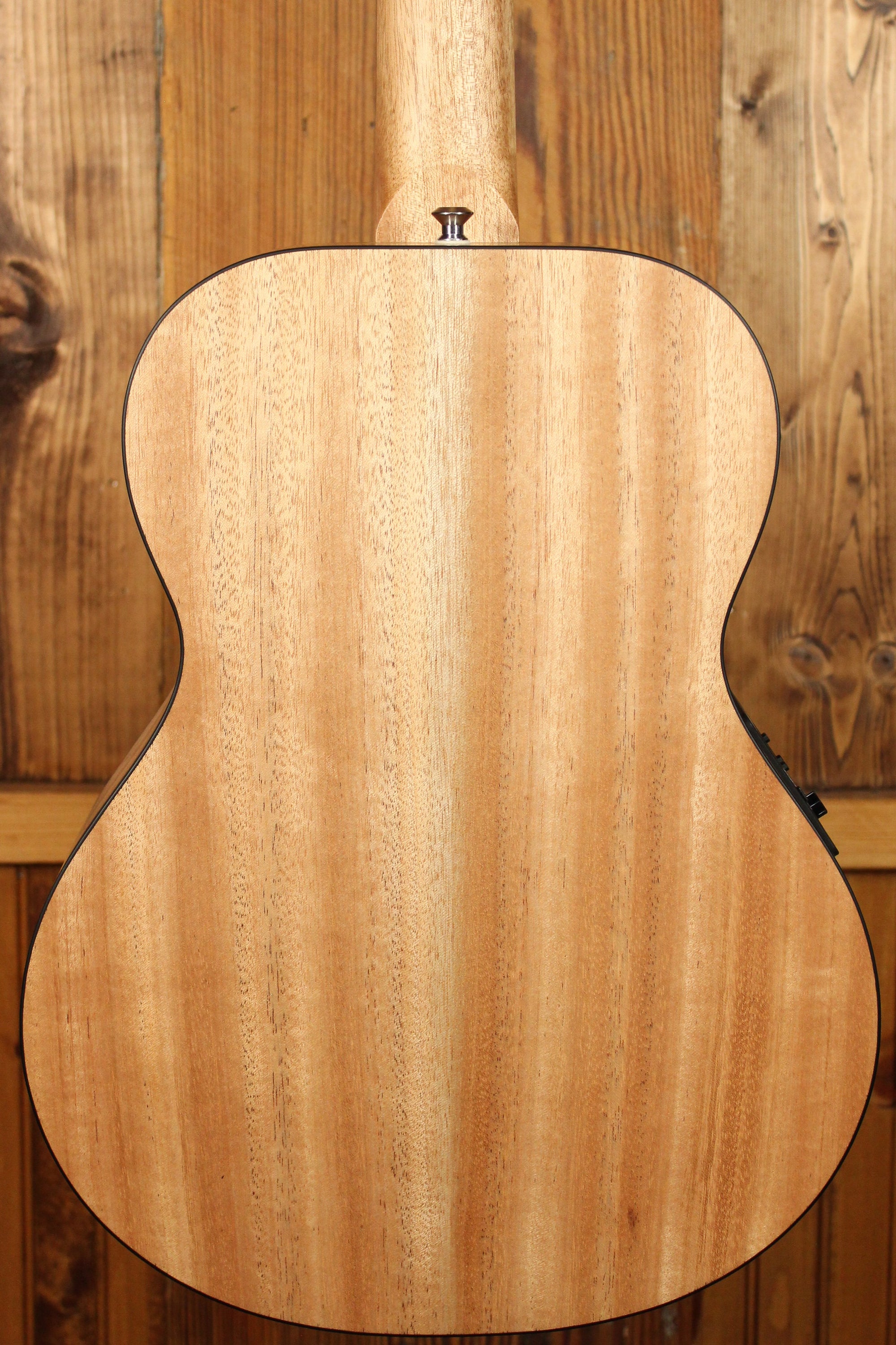 Maton EM6 Mini Guitar Sitka Spuce and Queensland Maple AP5 Original - Artisan Guitars