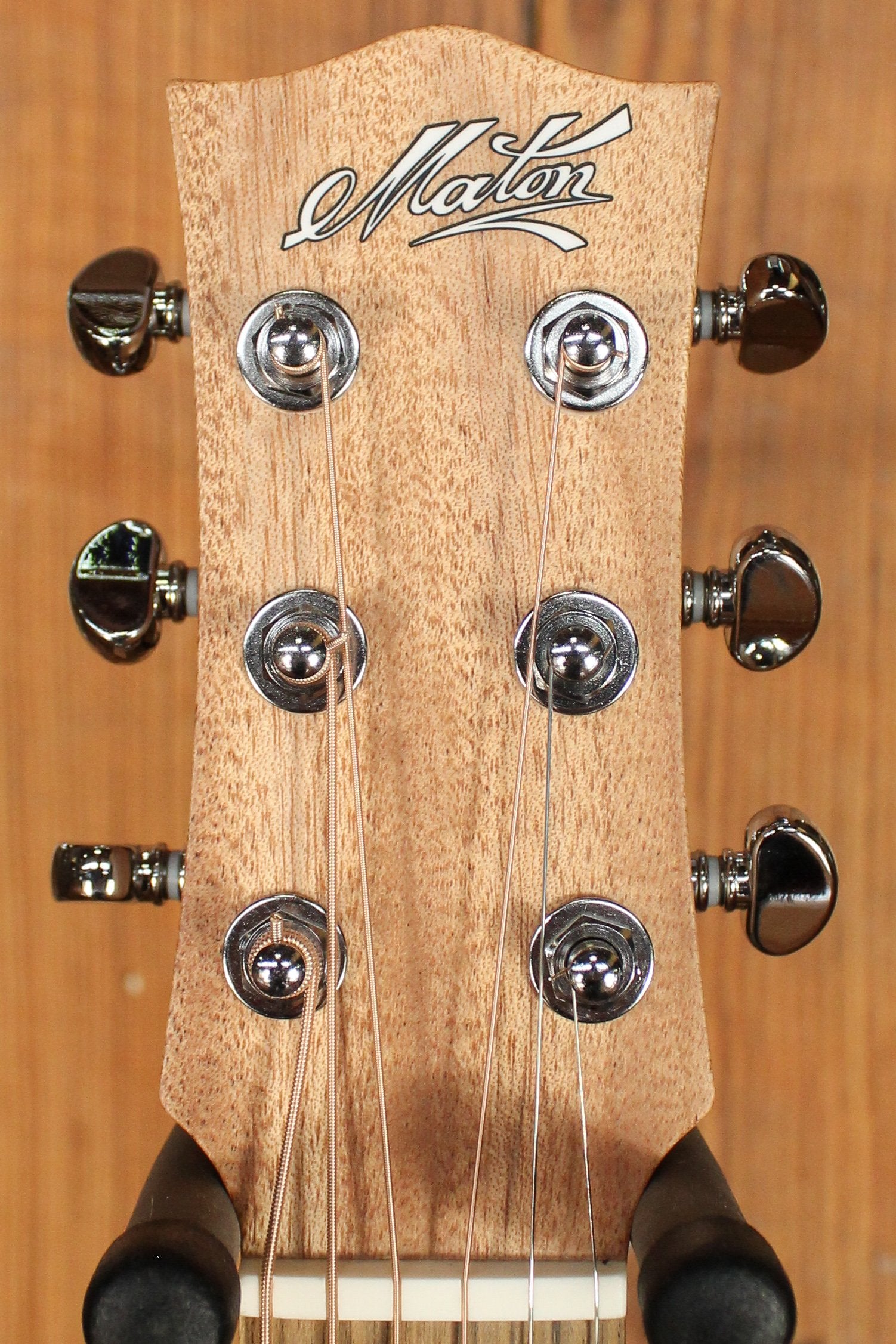 Maton EM6 Mini Guitar Sitka Spuce and Queensland Maple AP5 Original - Artisan Guitars