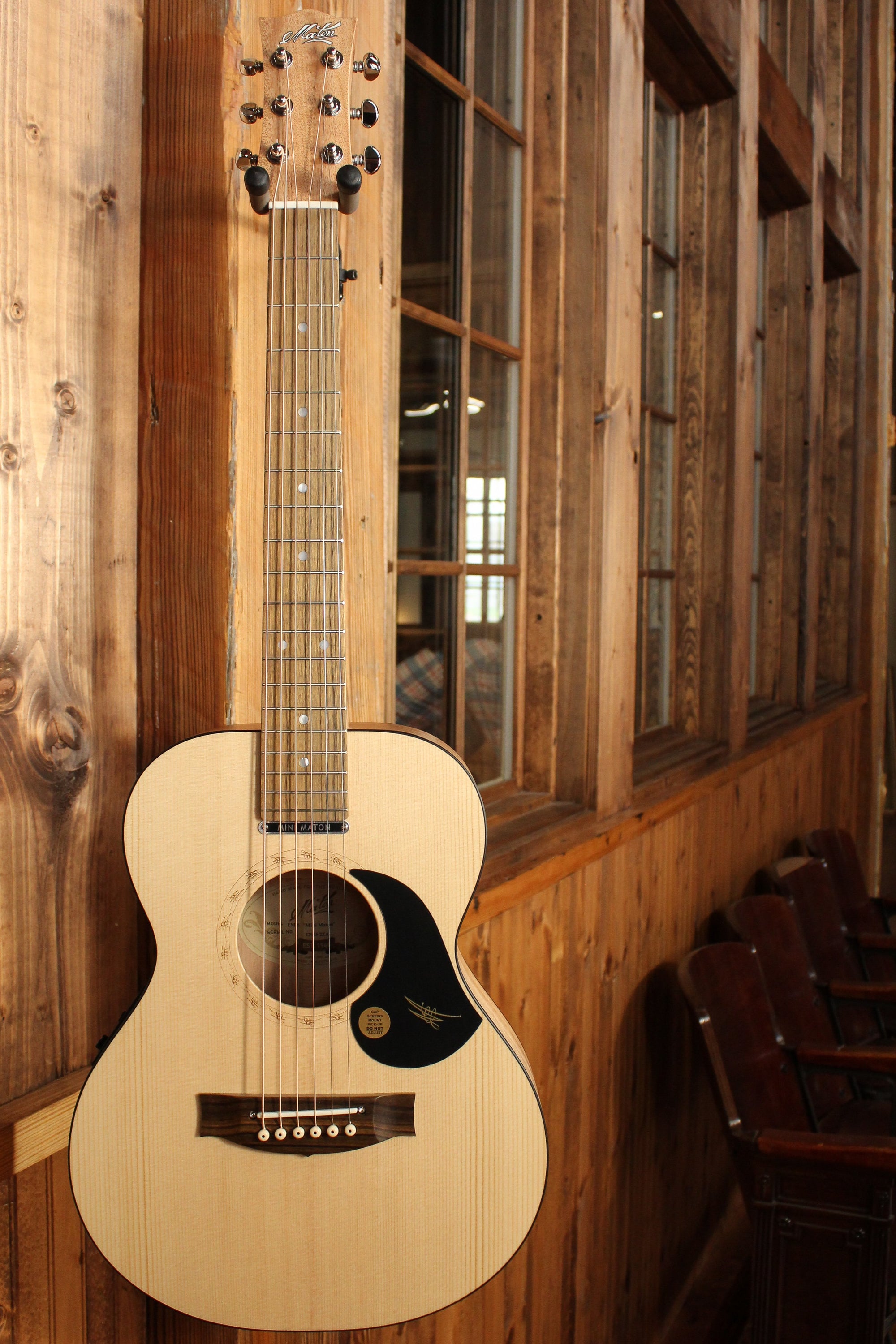 Maton EM6 Mini Guitar Sitka Spuce and Queensland Maple AP5 Original - Artisan Guitars