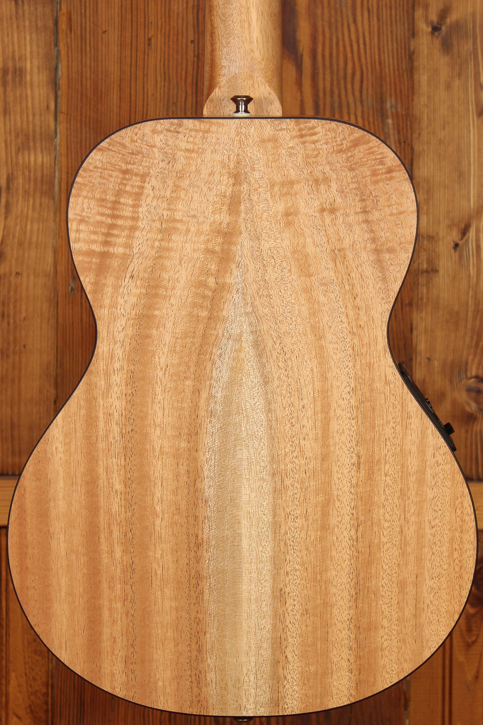 Maton EM6 Mini Guitar Sitka Spruce & Queensland Maple w/ AP5 Original - Artisan Guitars