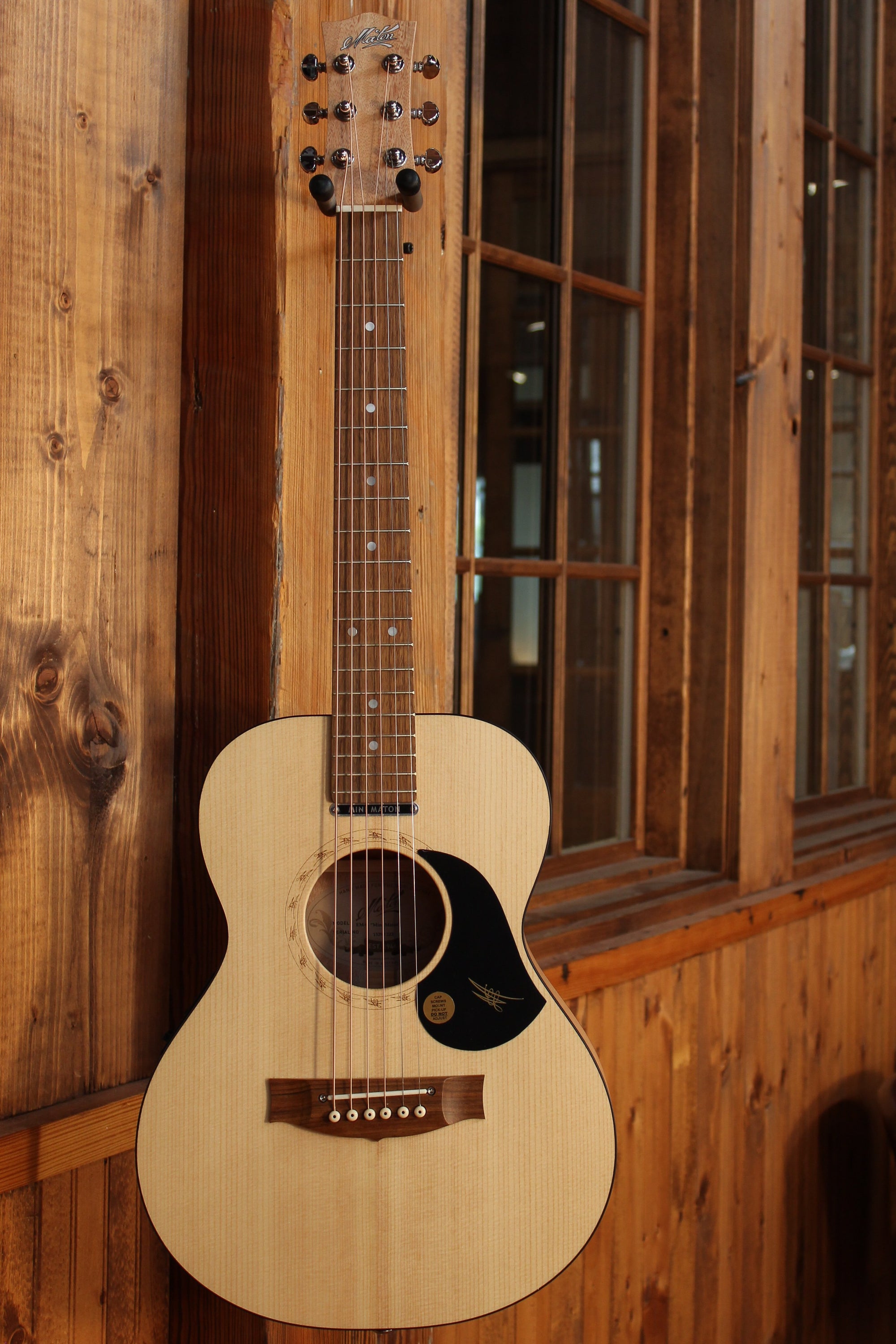 Maton EM6 Mini Guitar Sitka Spruce & Queensland Maple w/ AP5 Original - Artisan Guitars