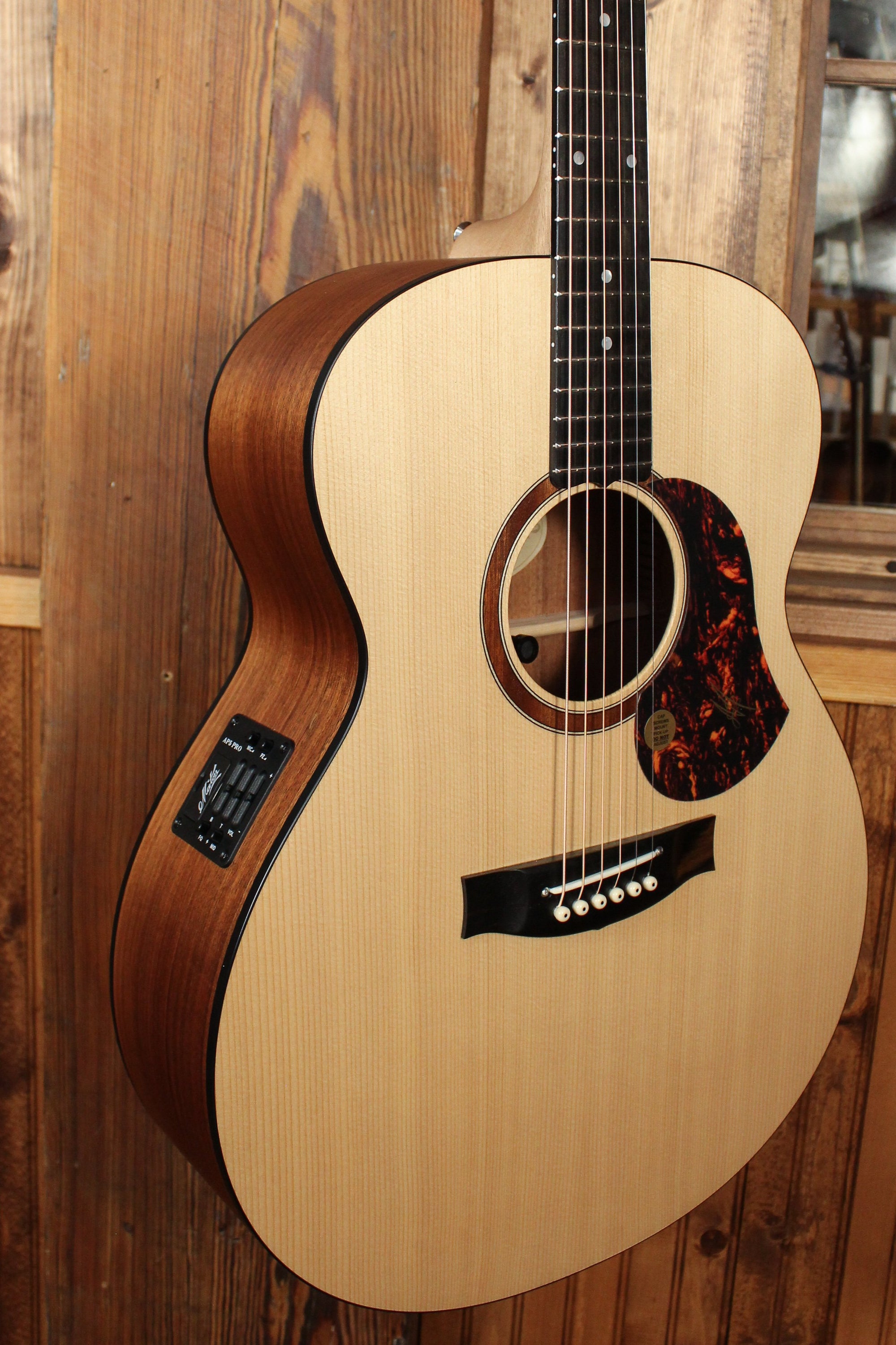 Maton SRS70J Sitka Spruce & Blackwood Jumbo w/ AP5 Pro - Artisan Guitars